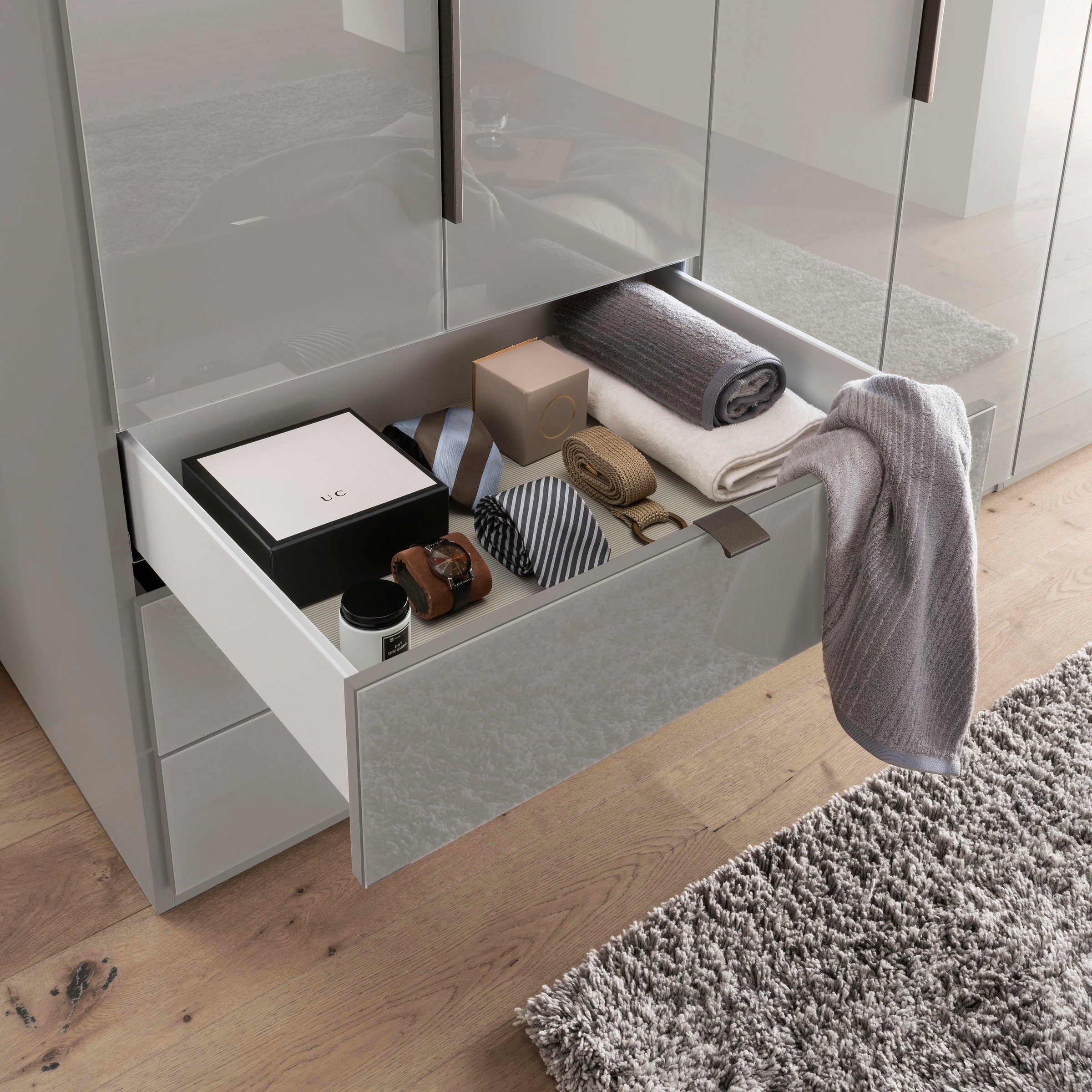 WIEMANN Falttürenschrank »Ohio, Kleiderschrank, Schrank, Garderobe, mit Schubladen, 300 cm« inklusive Einlegeböden & Kleiderstangen, 2 Höhen, MADE IN GERMANY,  inklusive Tür und Schubkastendämpfung, hochwertige Glasfront