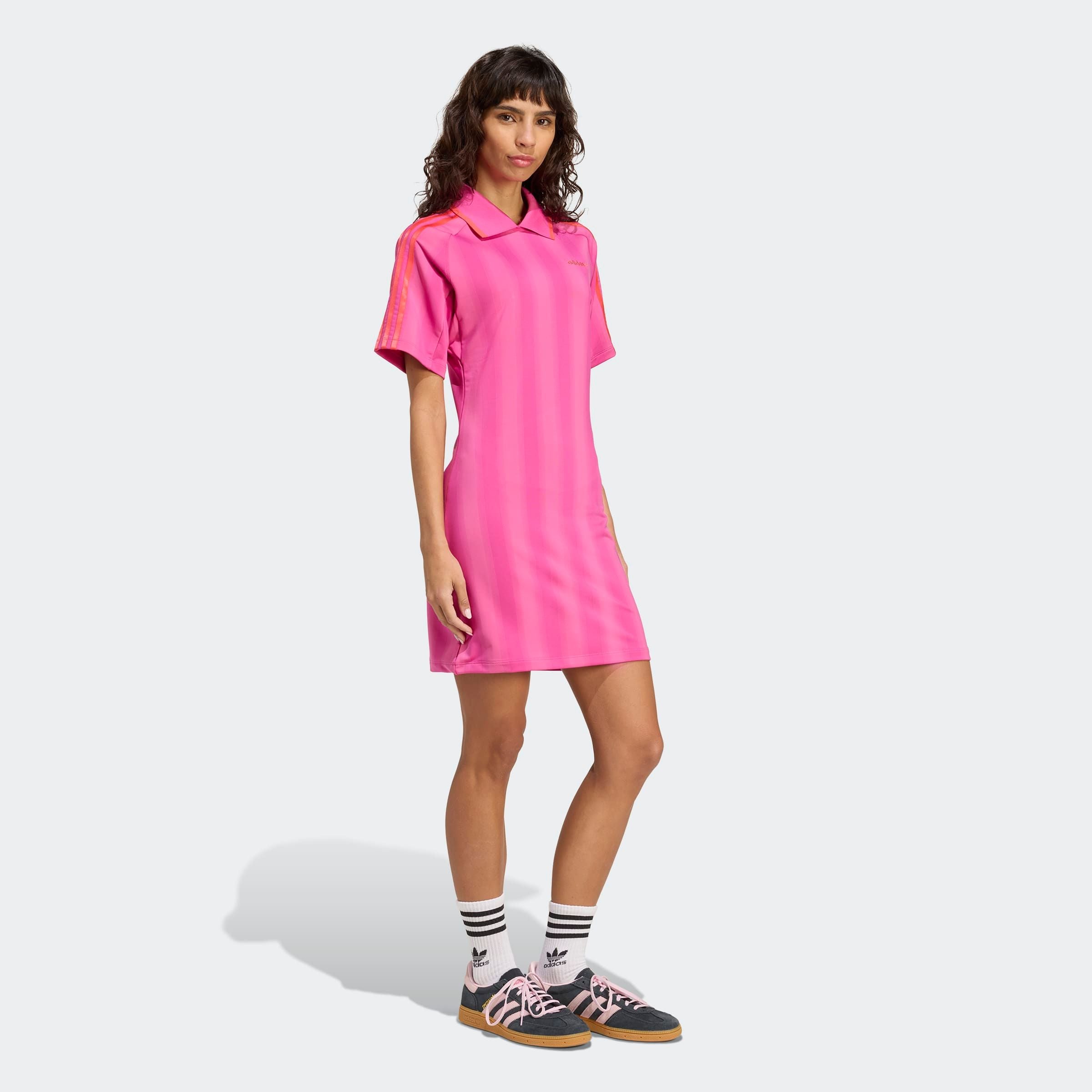 Image of adidas Originals Shirtkleid "INSPIRED GRAPHIC" sportlicher Look, vom Fussball inspirierter Allover-Print
