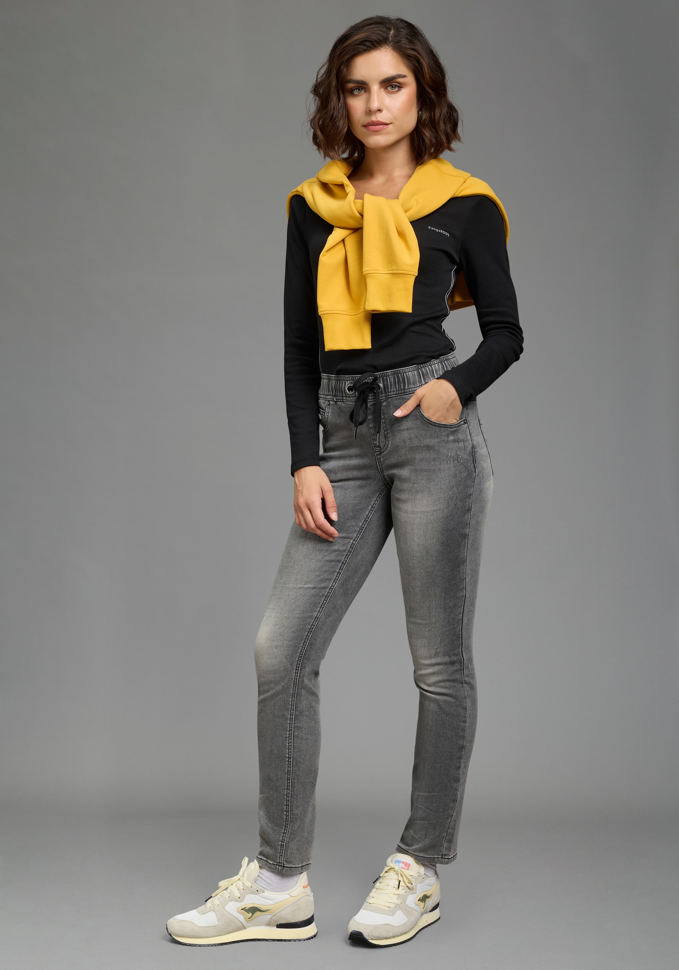 KangaROOS Jogg Pants mit Eingrifftaschen, Gesässtaschen und Coinpocket, gerader Straight-Fit