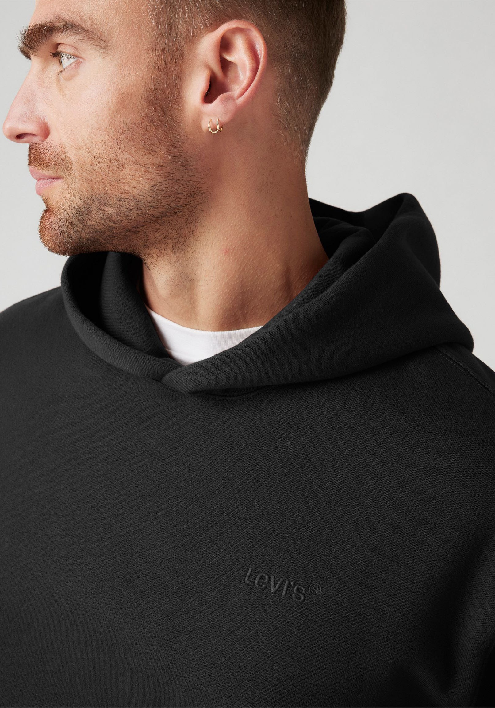 Levi's® Hoodie »THE AUTHENTIC HOODIE«, mit kleiner Ton-in-Ton Logostickerei auf der Brust