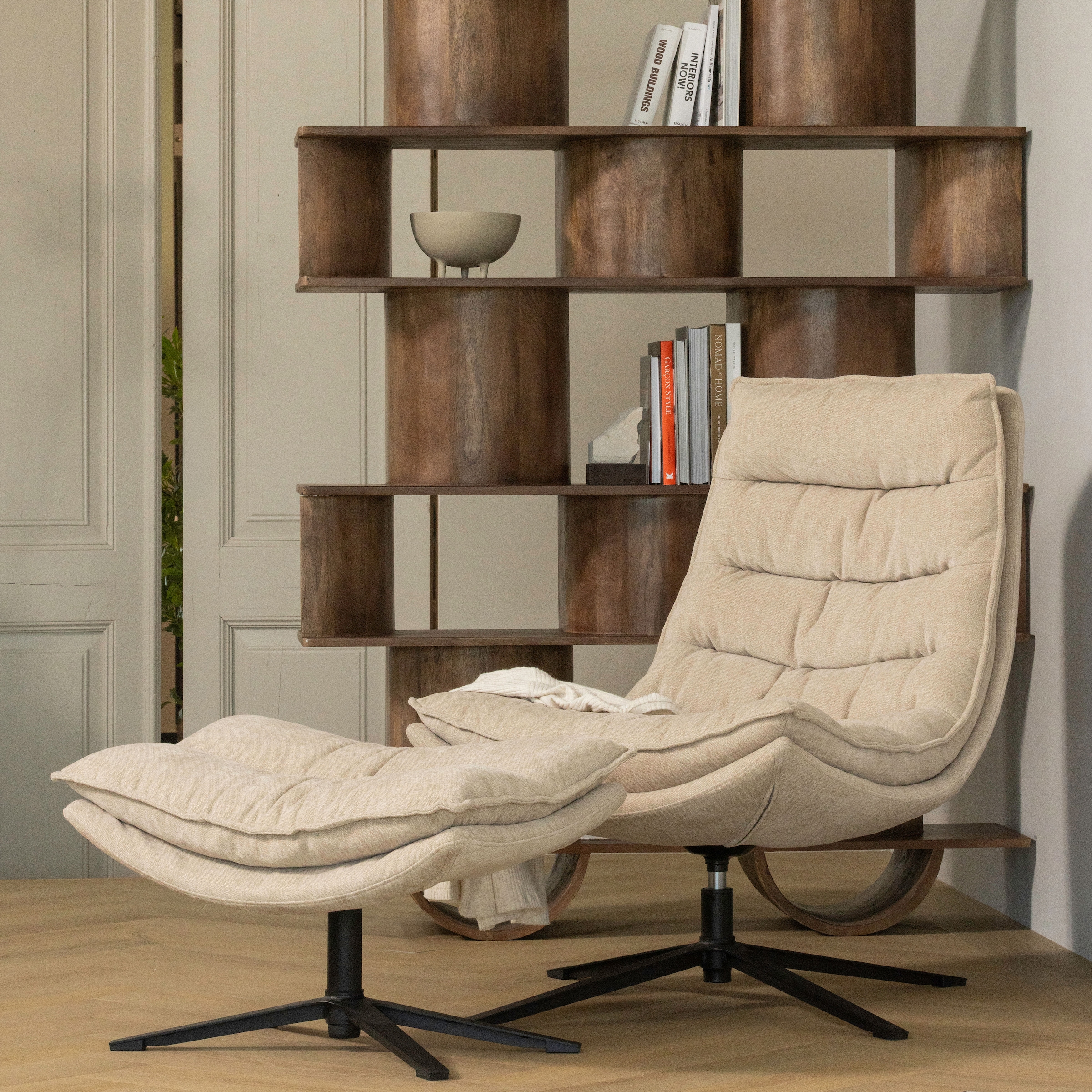 WOOOD Drehsessel »Kube mit Drehmechanismus inkl. Hocker B 74 x T 89 x H 100 cm« Hohe Verschleissfestigkeit, Newt-Chenillebezug, Tragkraft 120 kg