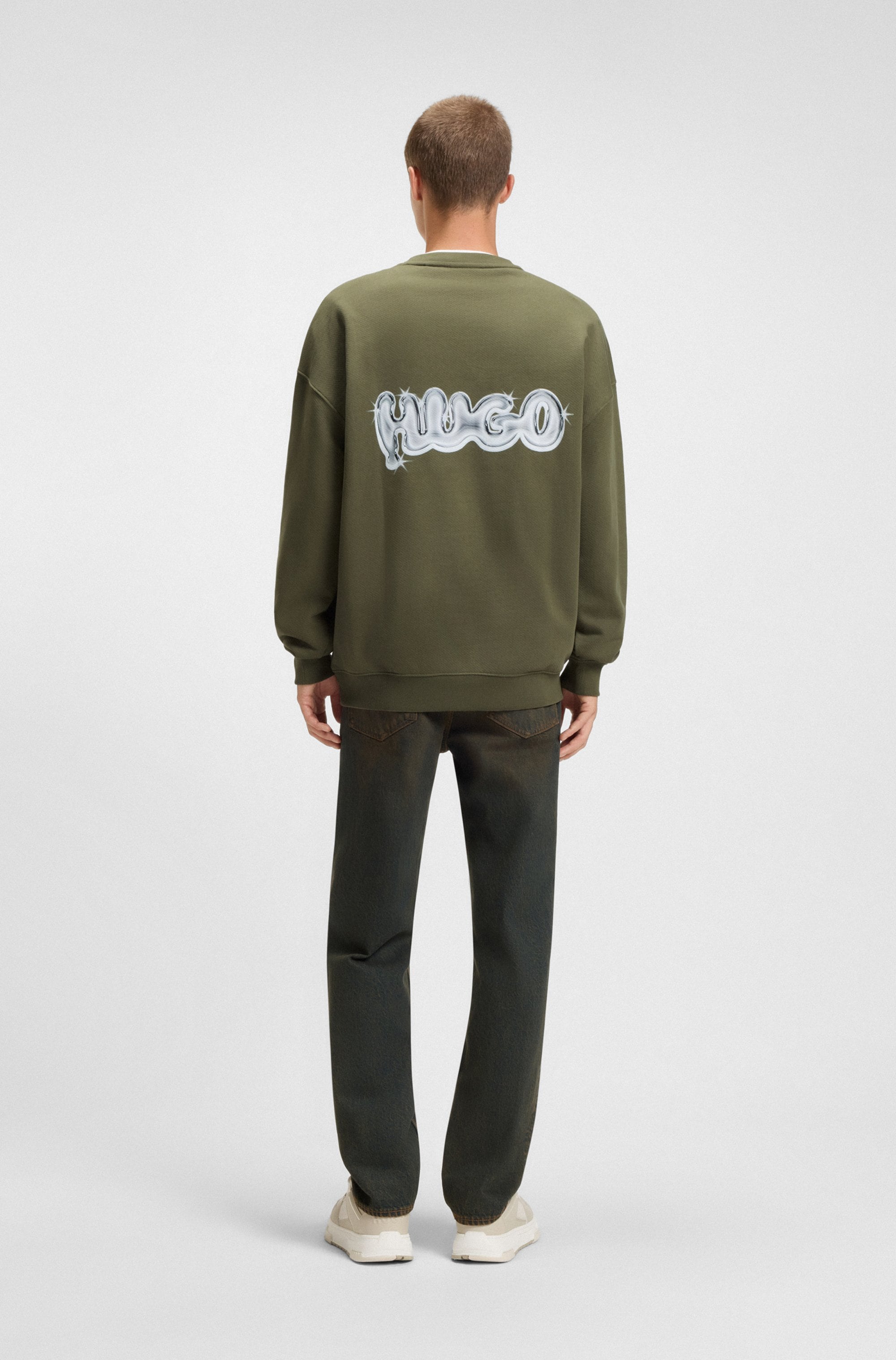 HUGO Blue Sweatshirt »Nyrocrew«, Rückenaufdruck in Chrom-Optik, Rundhalsausschnitt, Loose fit
