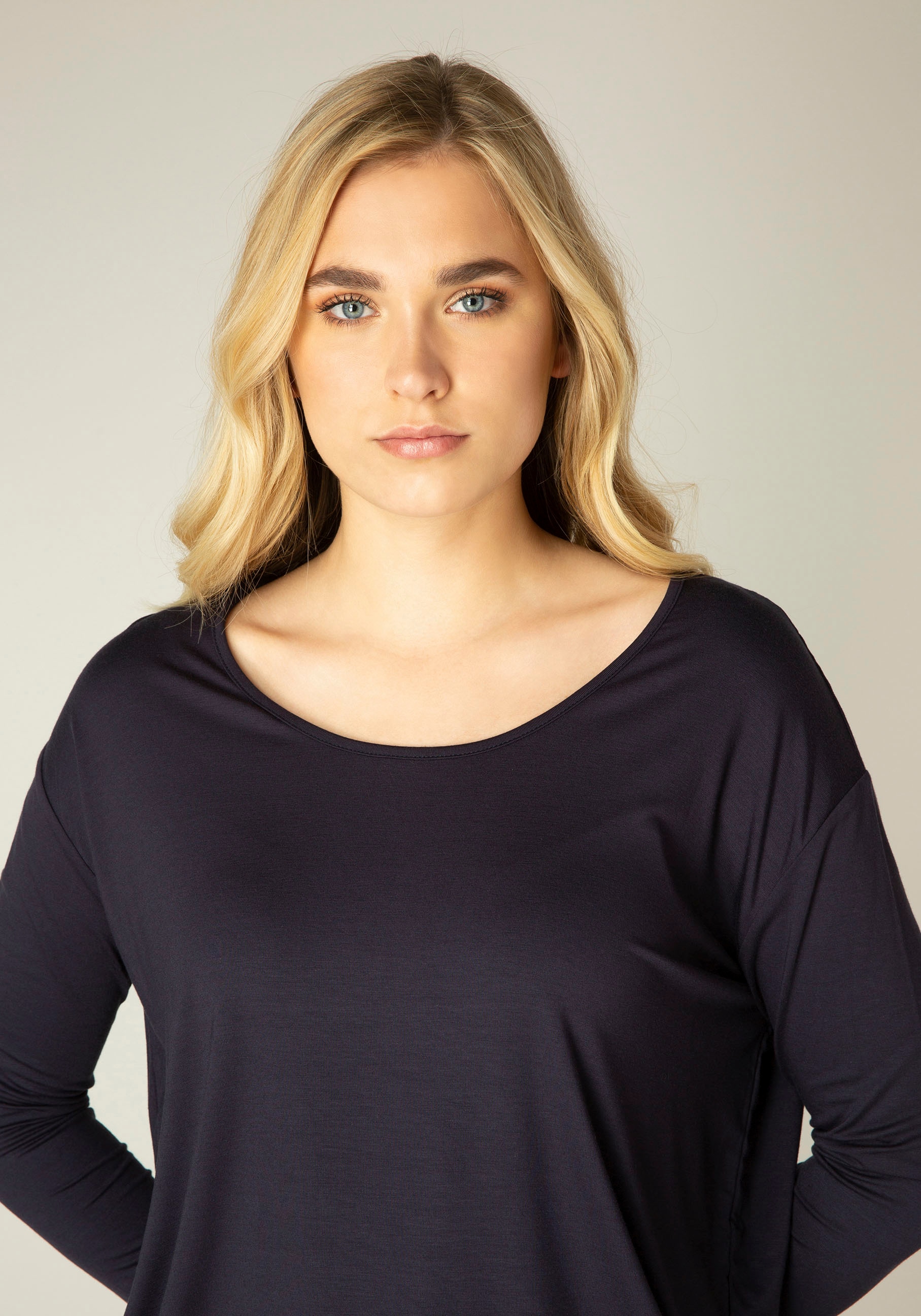 Image of Base Level Langarmshirt "Yolanda" Weiter Schnitt mir formgebendem Einsatz in der Hüfte