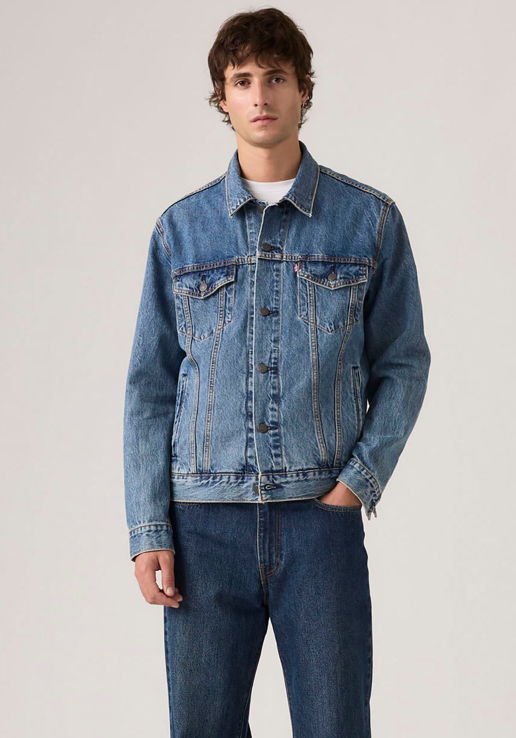 Levi's® Jeansjacke »VINTAGE FIT TRUCKER JKT« ohne Kapuze mit Knopfleiste