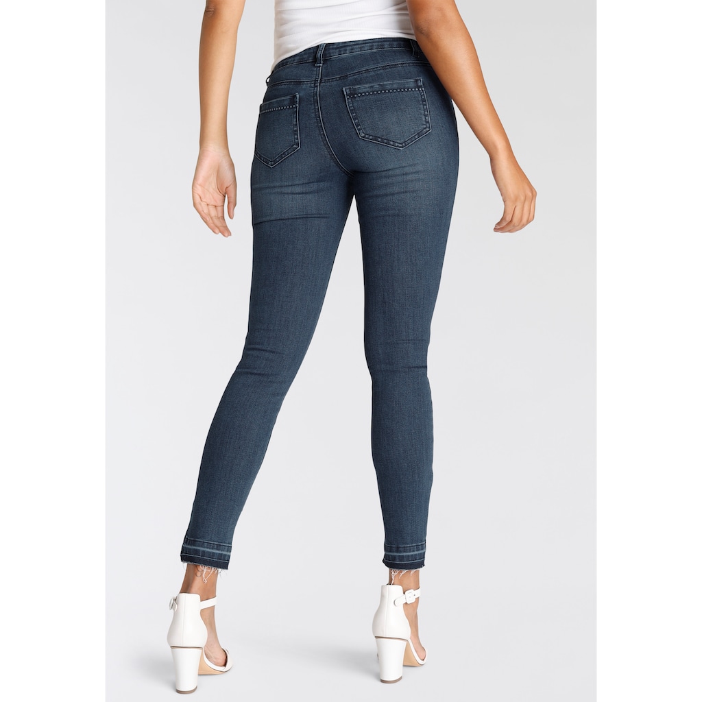 Arizona Skinny-fit-Jeans, Mit Kontrastsaum