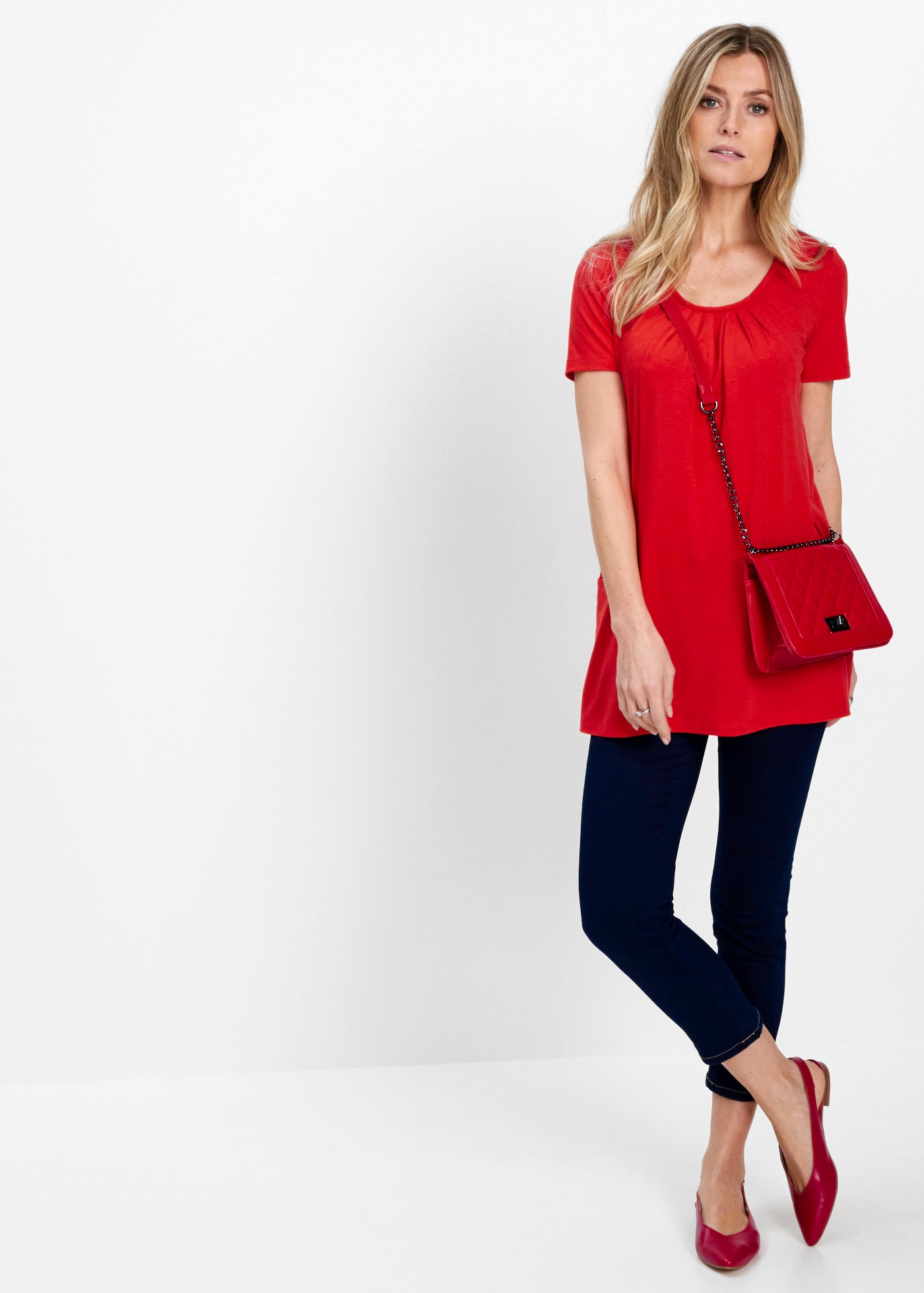 bonprix Longshirt figurumspielende Passform, Kurzarm, mit Eingriffstaschen
