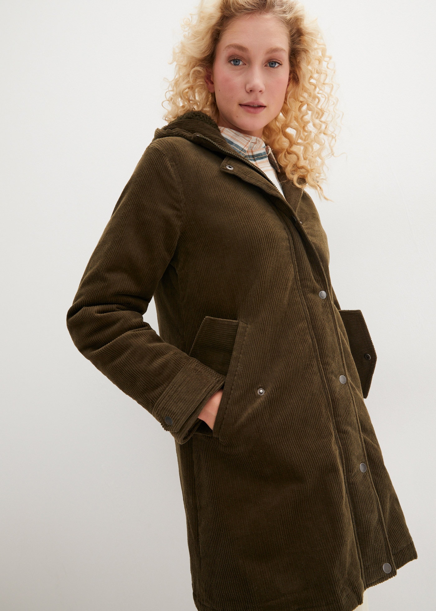 Image of bonprix Parka mit Kapuze in Cord-Optik, mit Plüschfutter, A-Linien-Passform
