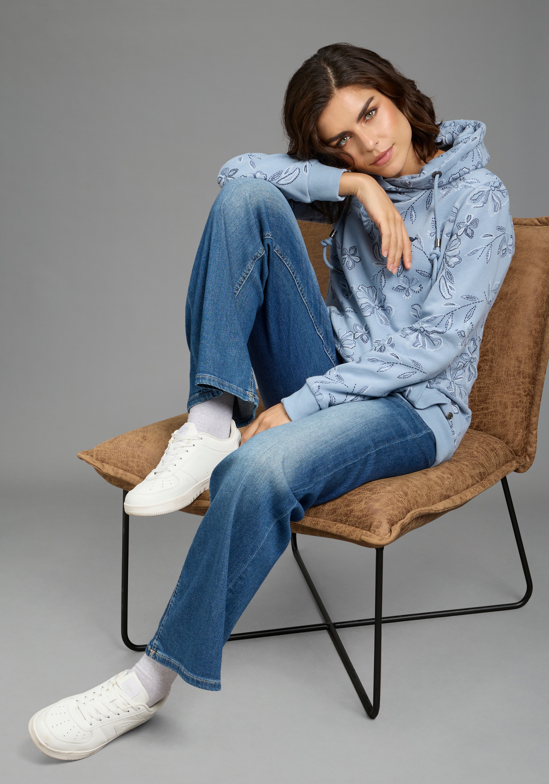 KangaROOS Sweat-shirt , avec col montant haut, longueur couvrant les hanches, coupe ajustée
