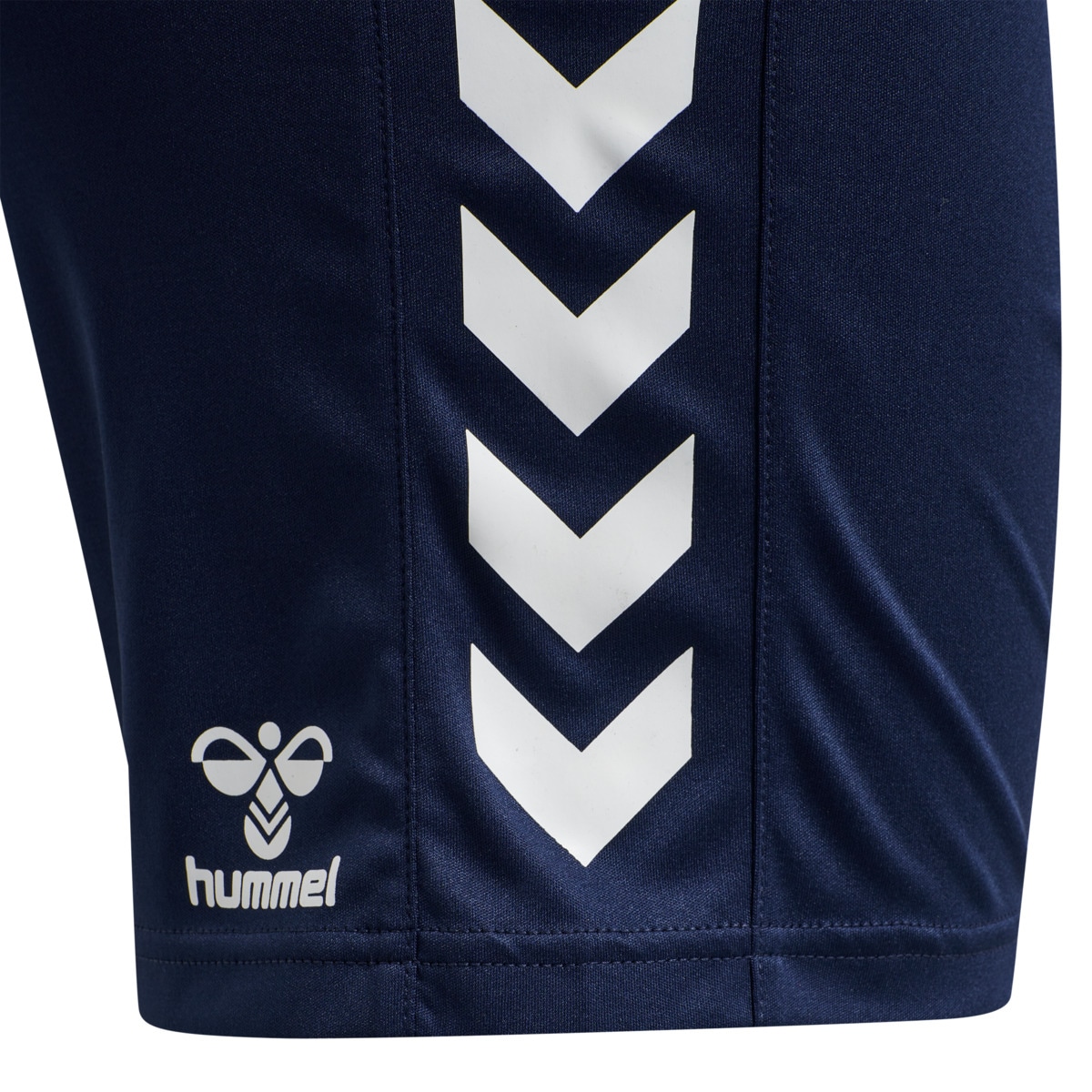 hummel Trainingsshorts »HMLCORE XK POLY SHORTS WOMAN«  mit Stretch-Material, mit BEECOOL®-Technologie, sportlicher Stil