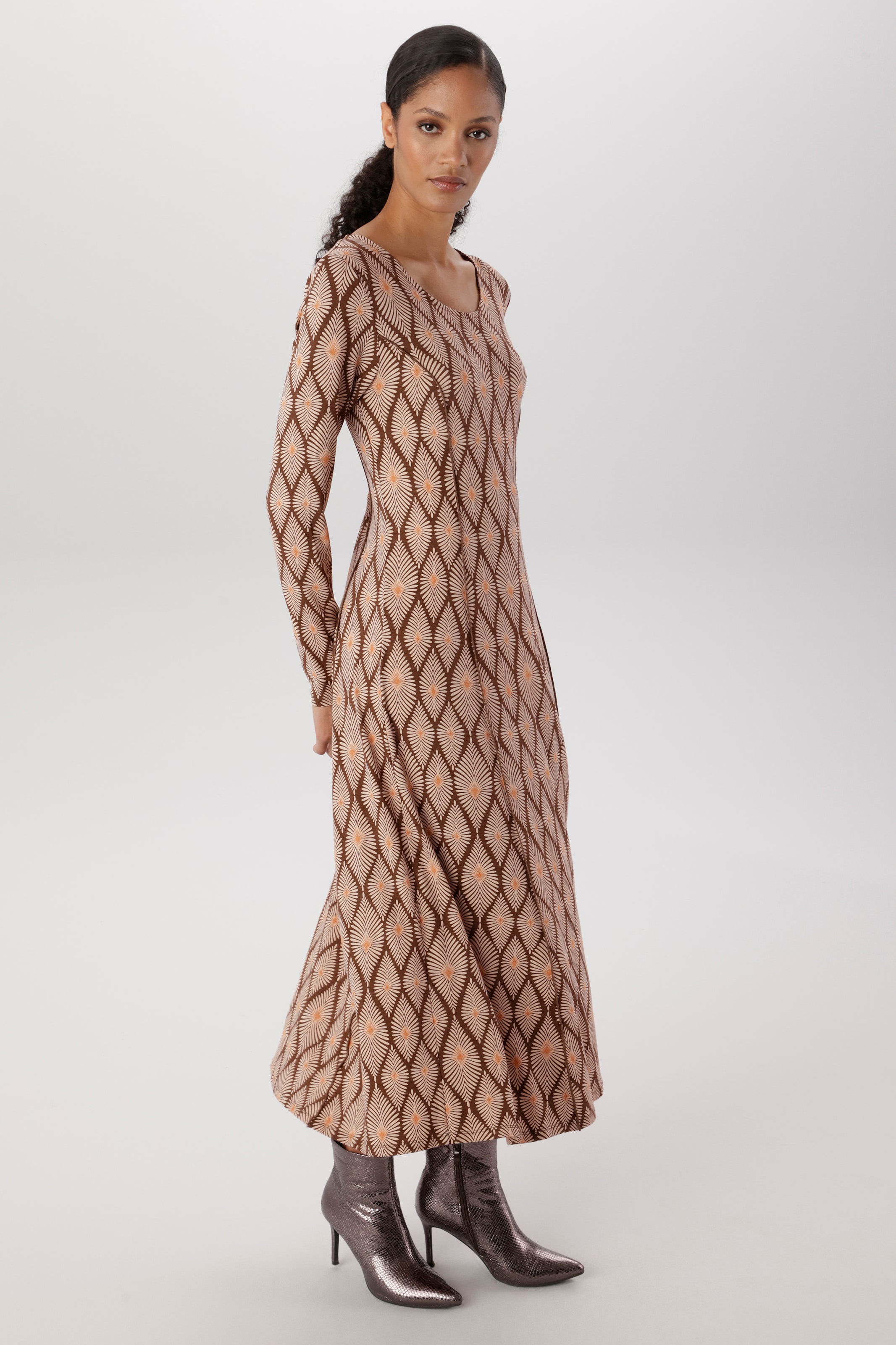 Image of Aniston SELECTED Jerseykleid mit trendigem und fantasievollem Retromuster - NEUE KOLLEKTION