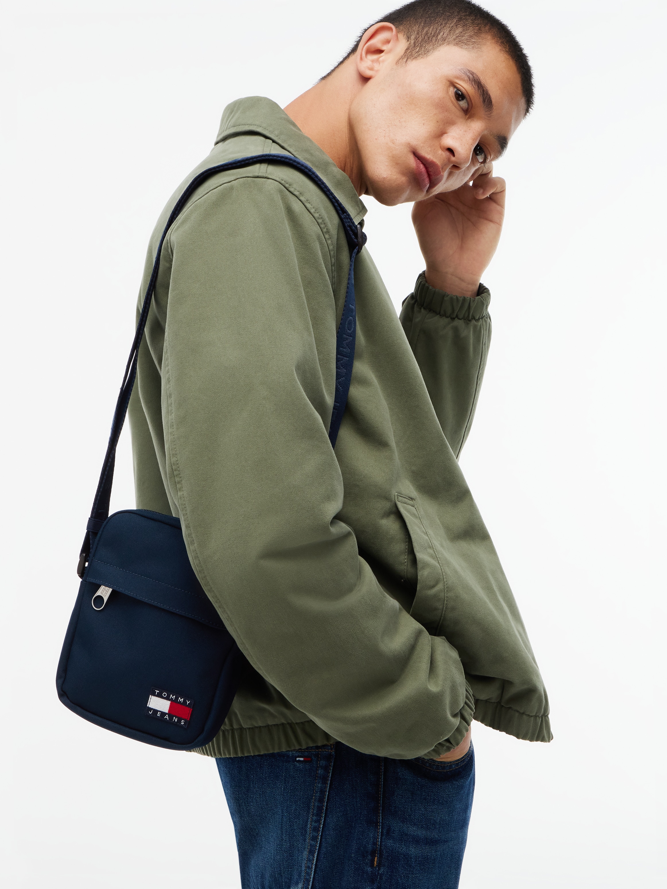 Tommy Jeans Umhängetasche »TJM ESS DAILY REPORTER« Men Schultertasche, Freizeitasche mit Tommy Jeans Flaggen-Aufnäher
