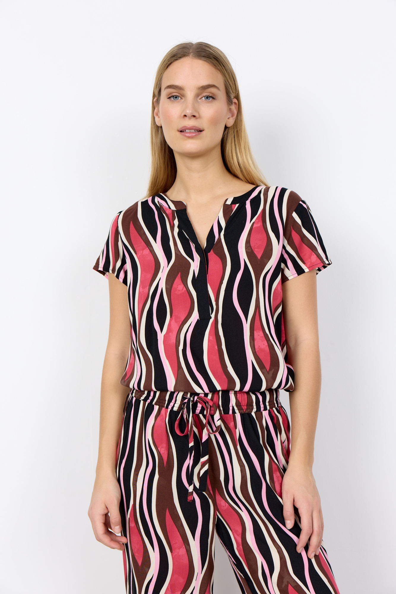 Image of soyaconcept Shirtbluse "SC-CAMMI 1" aus Viskose, normale Länge, gerader Abschluss, mit V-Ausschnitt