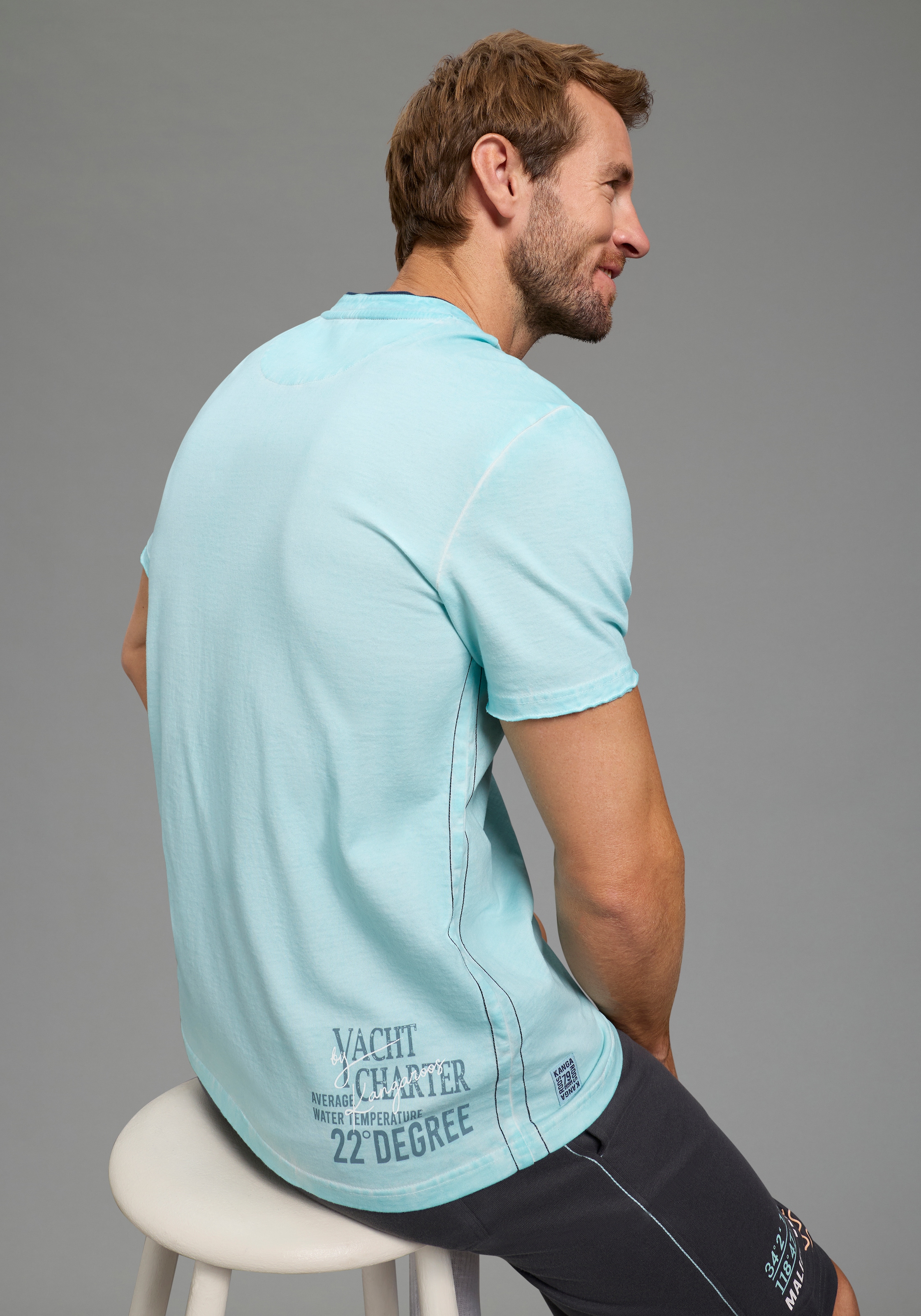 KangaROOS Henleyshirt schmaler Schnitt, Halbarm, mit V-Ausschnitt und Knopfleiste