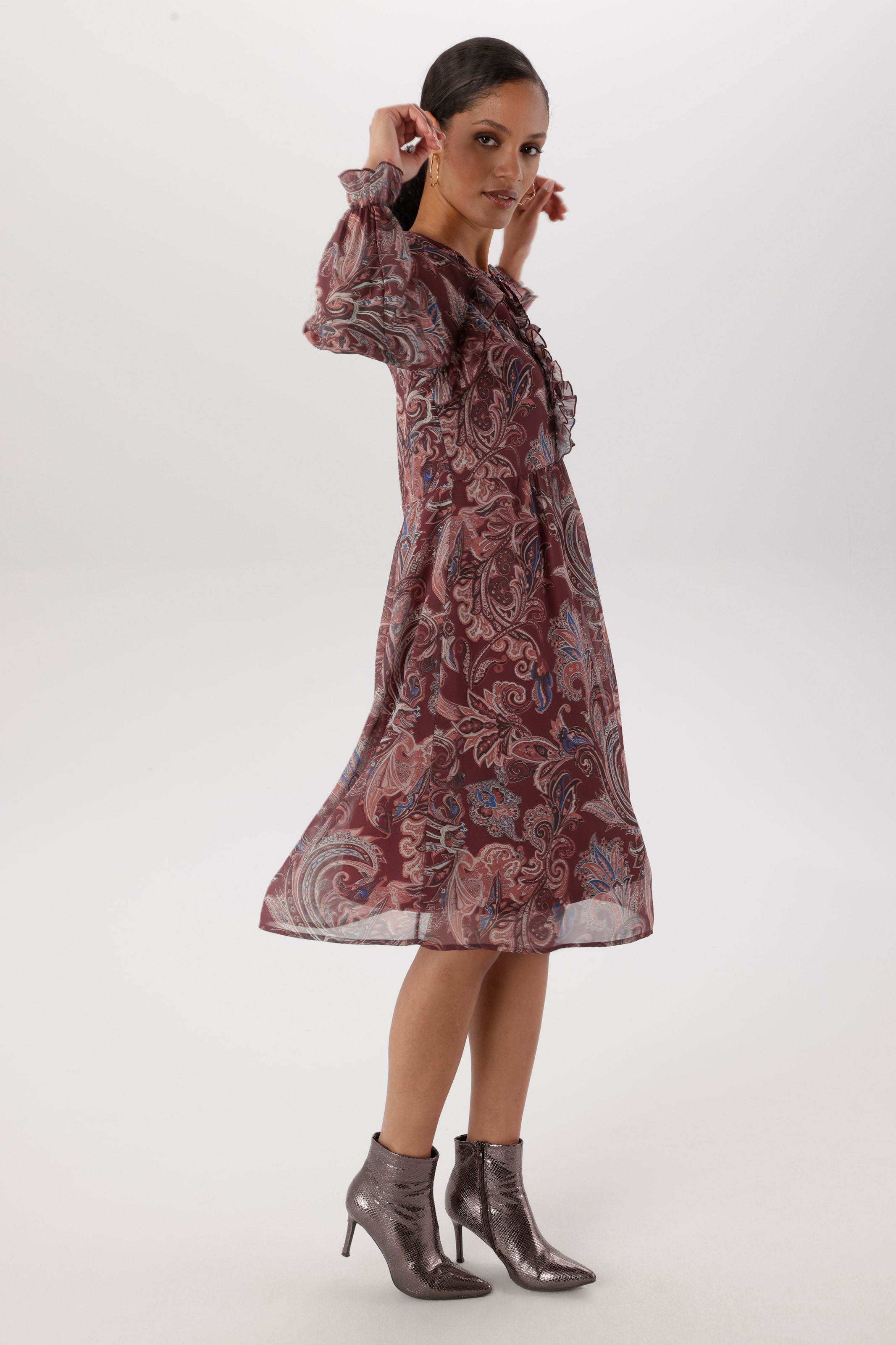 Aniston SELECTED Robe en mousseline de soie avec volants le long de l'encolure et des manches - NOUVELLE COLLECTION
