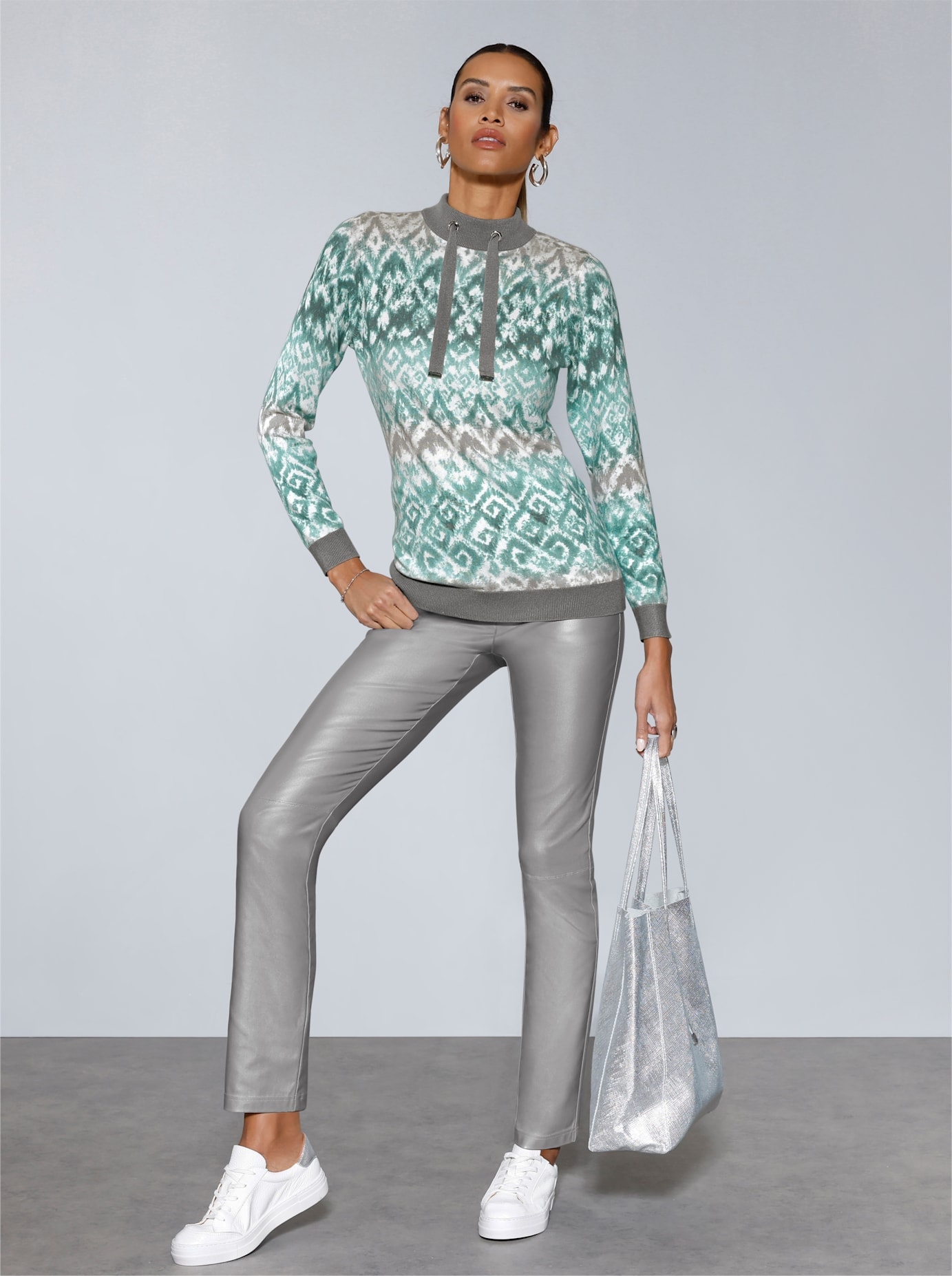 Image of creation L Stehkragenpullover "Druck-Pullover"