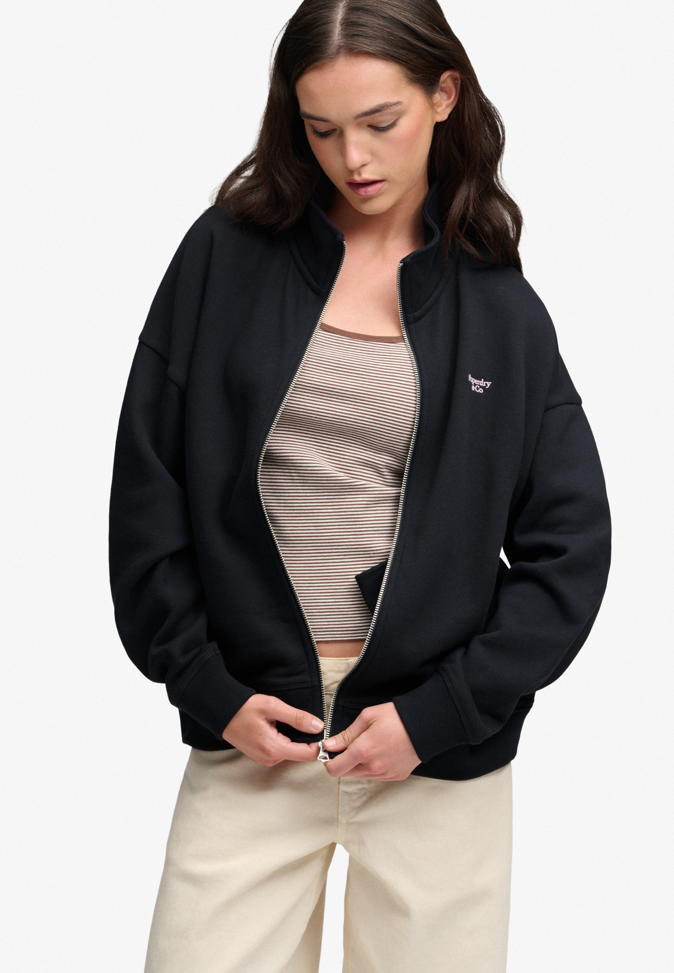 Superdry Sweatjacke »SIGNATURE EMB OVERSIZED TRACK« Oversize-Passform, mit Reissverschluss, hoch geschlossener Ausschnitt