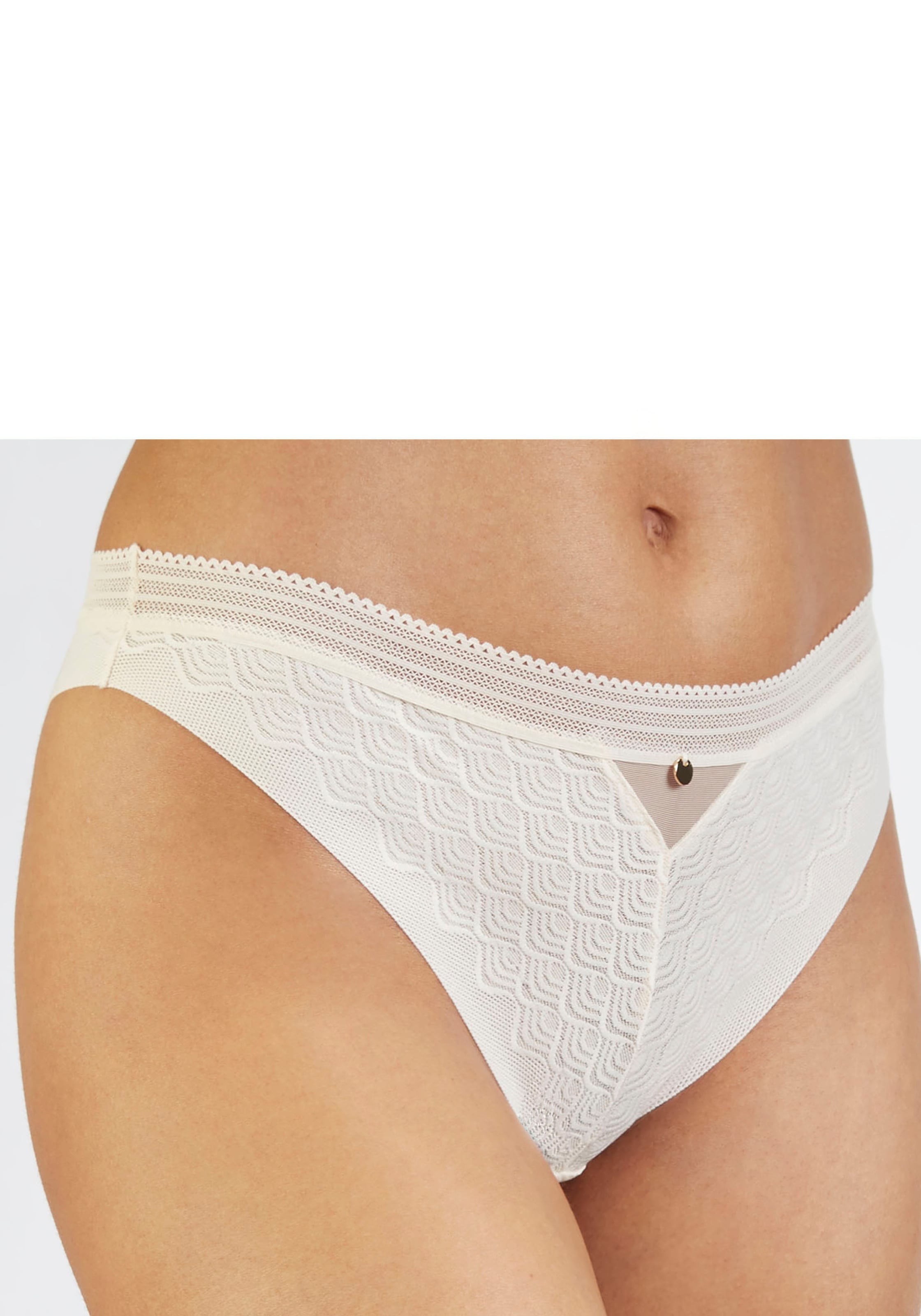 LASCANA String, aus Spitze in moderner Optik mit extraflachen Kanten