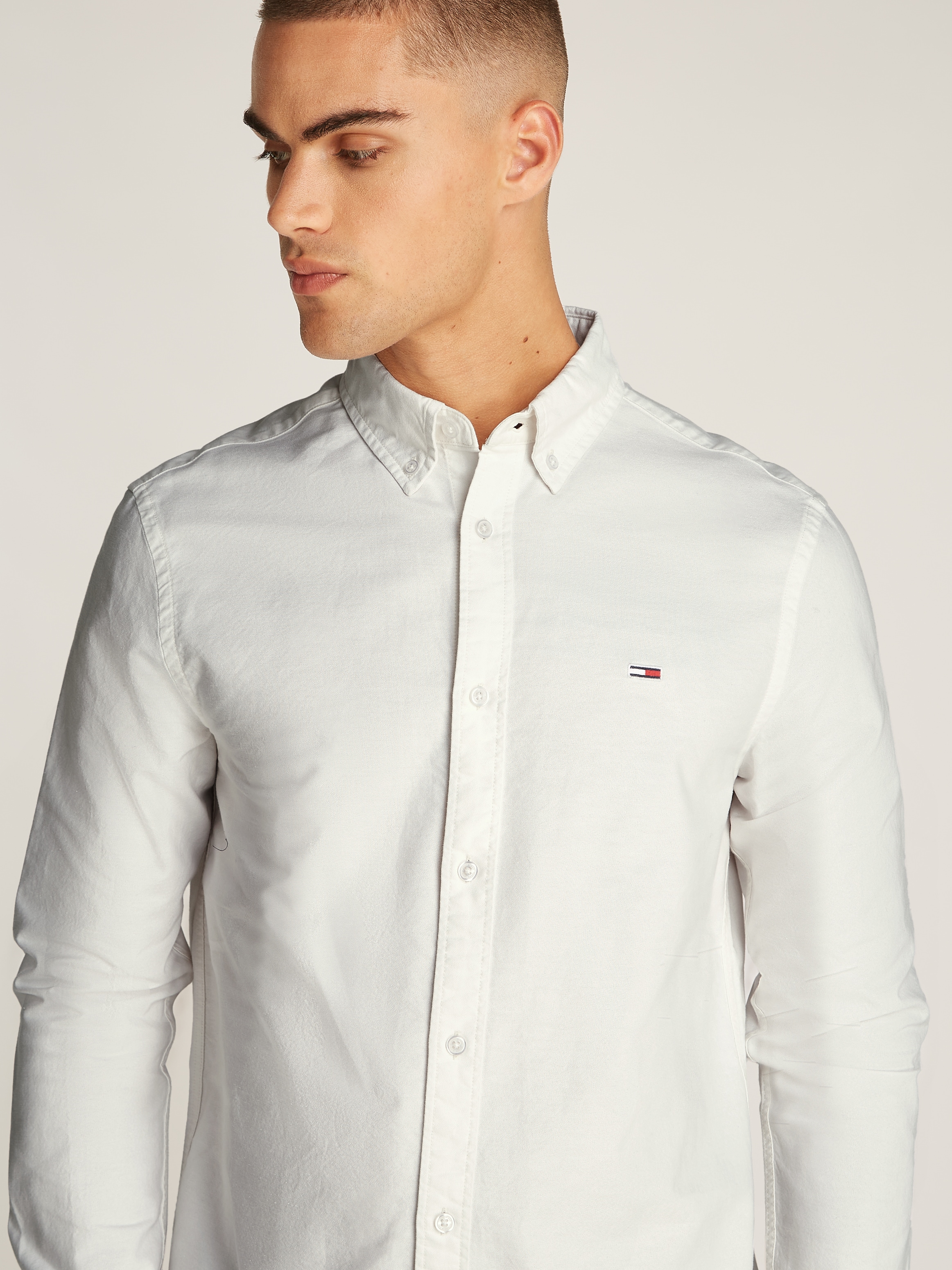 Tommy Jeans Plus Langarmhemd »TJM REG OXFORD SHIRT EXT«, in Grossen Grössen, Logostickerei, Button-down-Kragen