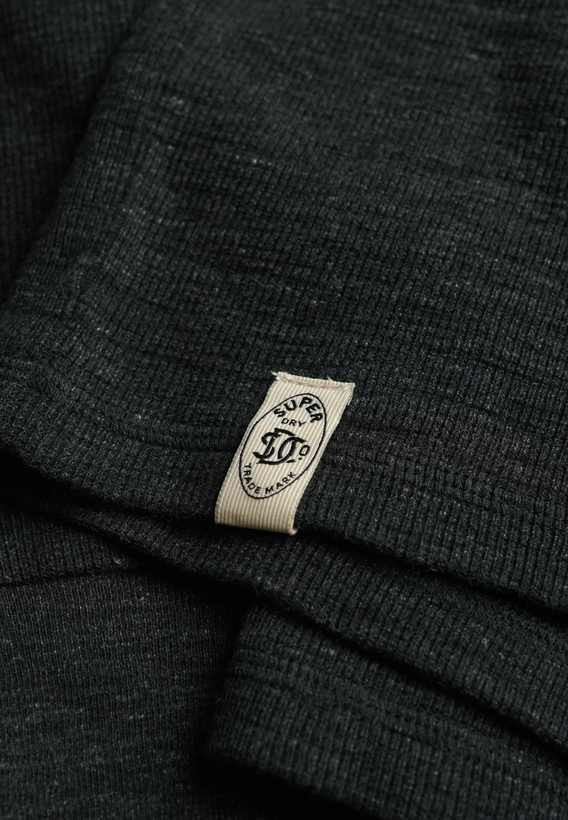 Superdry Langarmshirt »CLASSIC SLUB WAFFLE TOP« aus Baumwolle, Relaxed Fit, mit Rundhalsausschnitt
