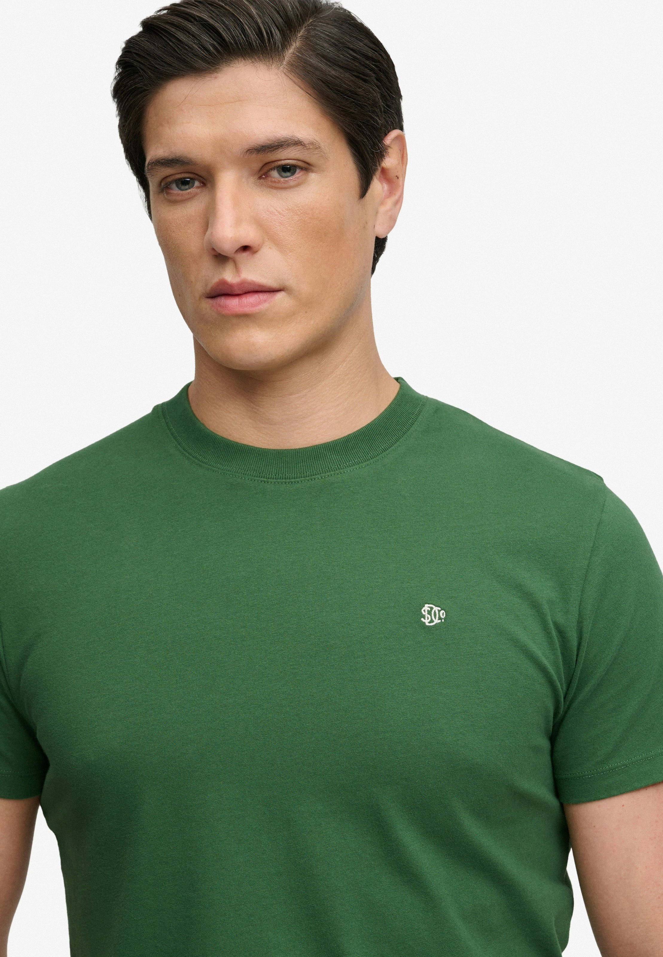 Superdry Shirt à col rond »ESSENTIAL SDCO LOGO EMB TEE« Baumwolle, regular fit