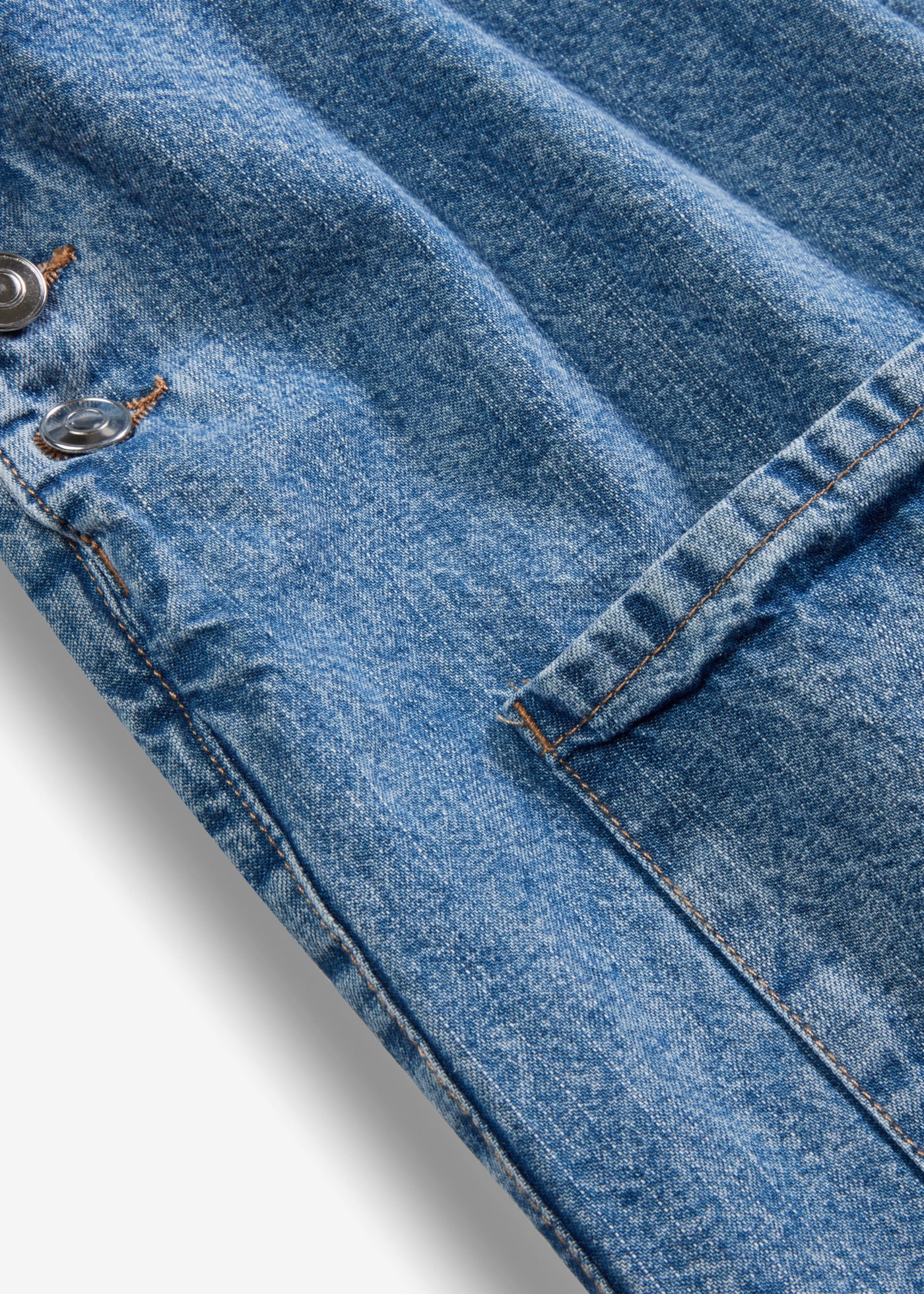 bonprix Robe en jean A-Linien-Passform, aus Baumwolle, mit zwei aufgesetzten Taschen
