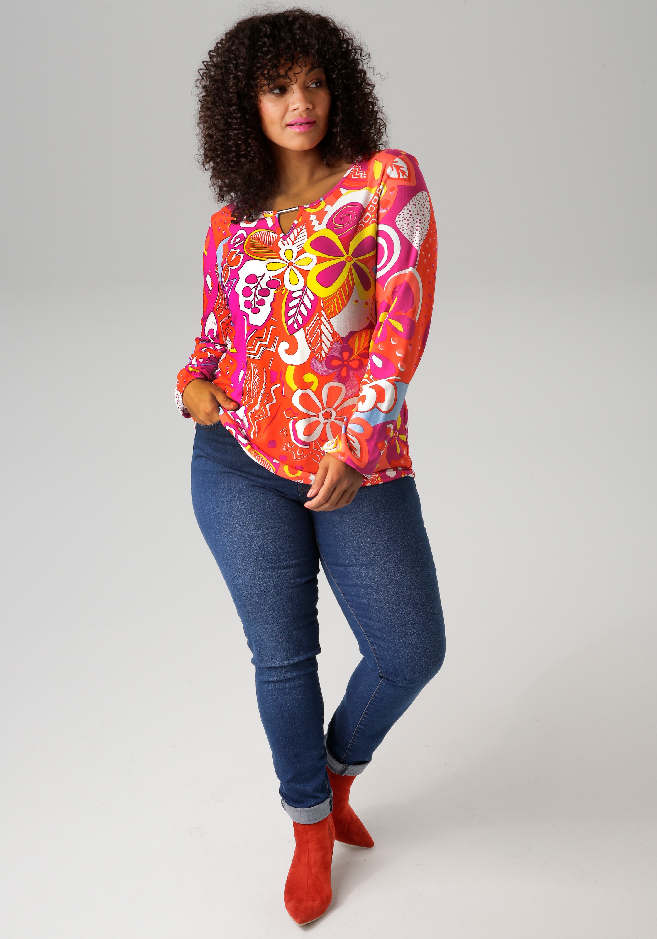 Aniston PLUS Langarmshirt, mit farbharmonischen, fantasievollem Druck