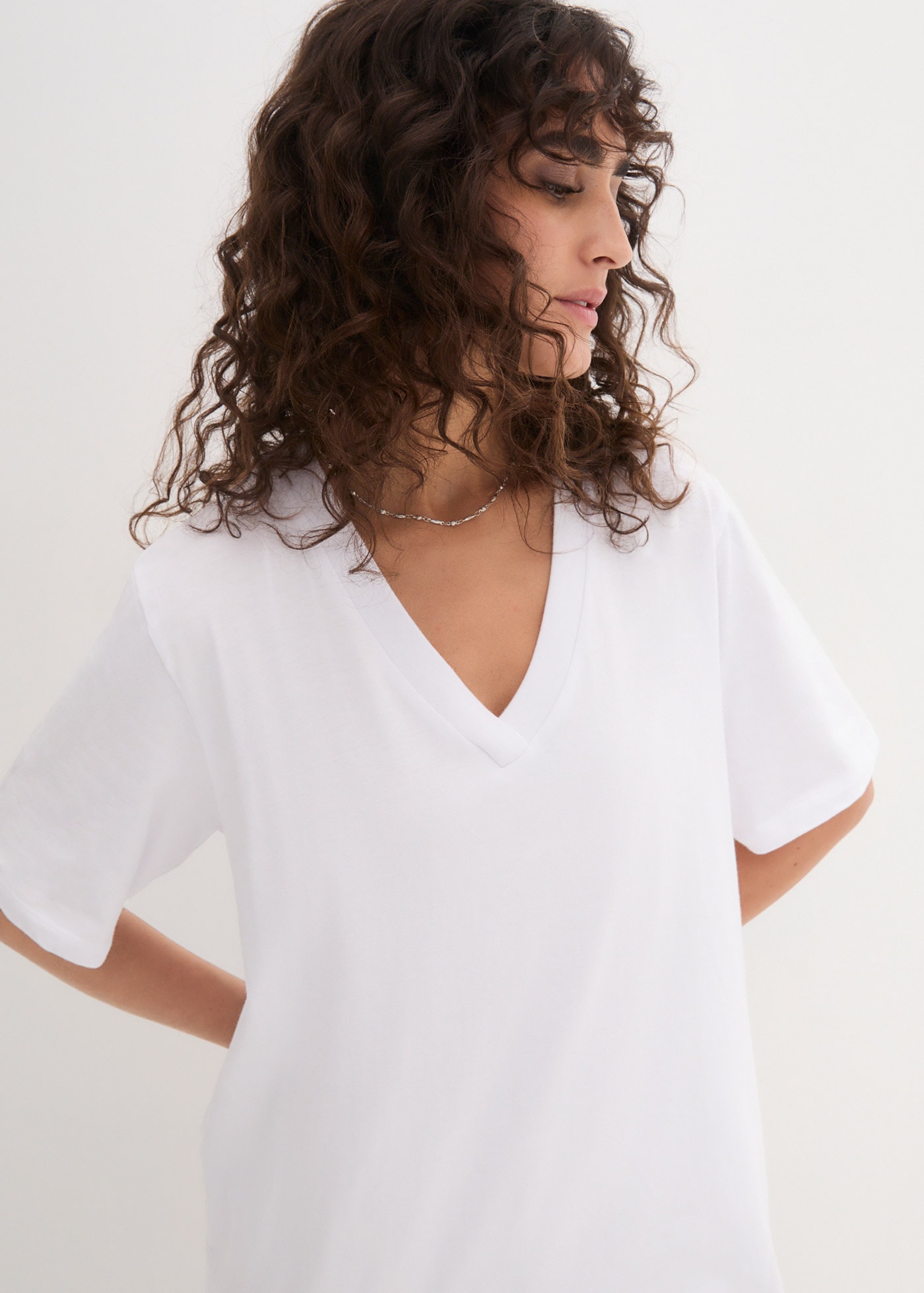 bonprix Longshirt »Weites Long-Shirt mit V-Ausschnitt, Kurzarm (5er Pack)« Packung, 5 Stk. lockere Passform, Kurzarm, mit V-Ausschnitt, unifarben