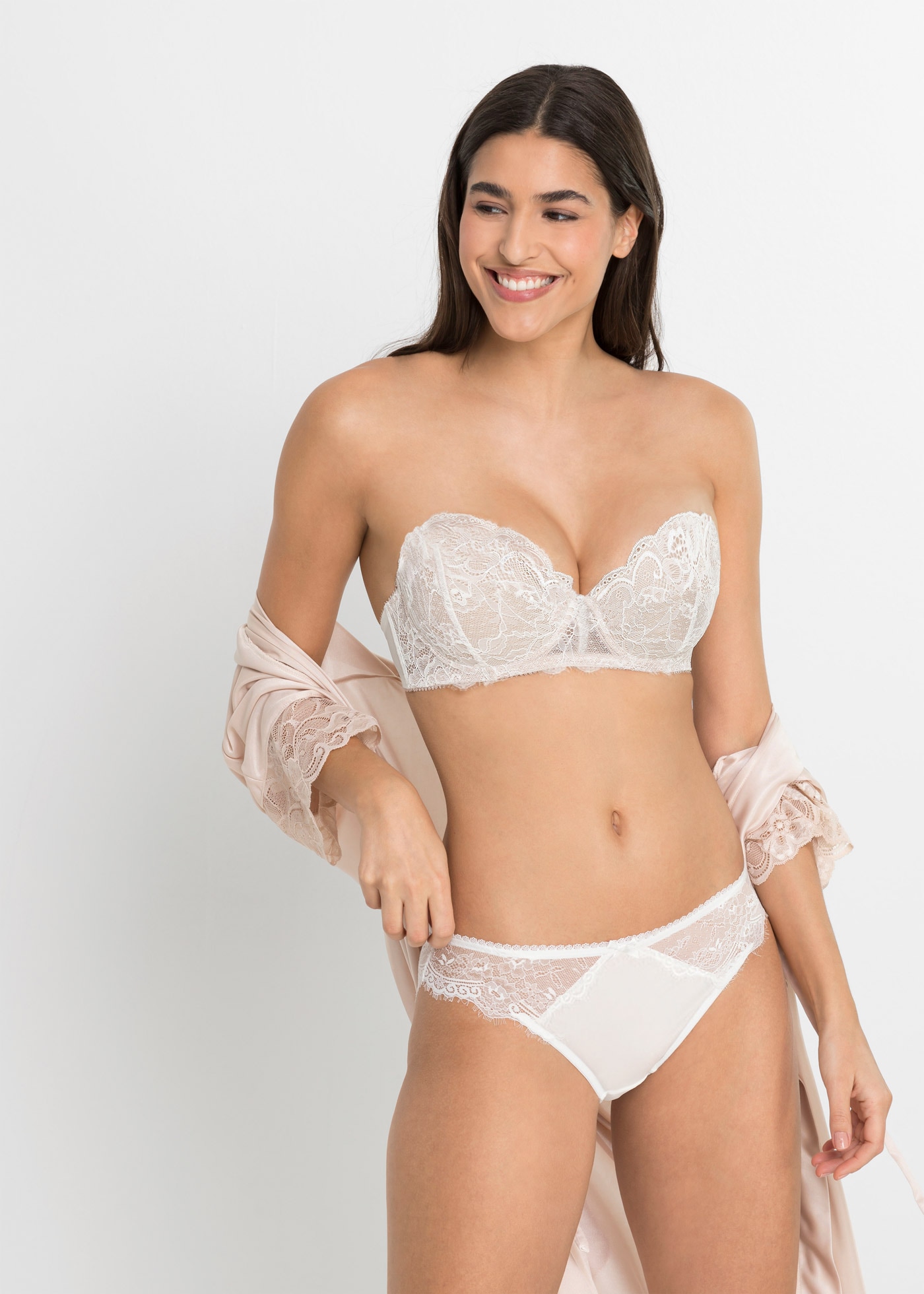 bonprix Soutien-gorge Multiway avec bretelles amovibles, coupe balconnet, dentelle délicate