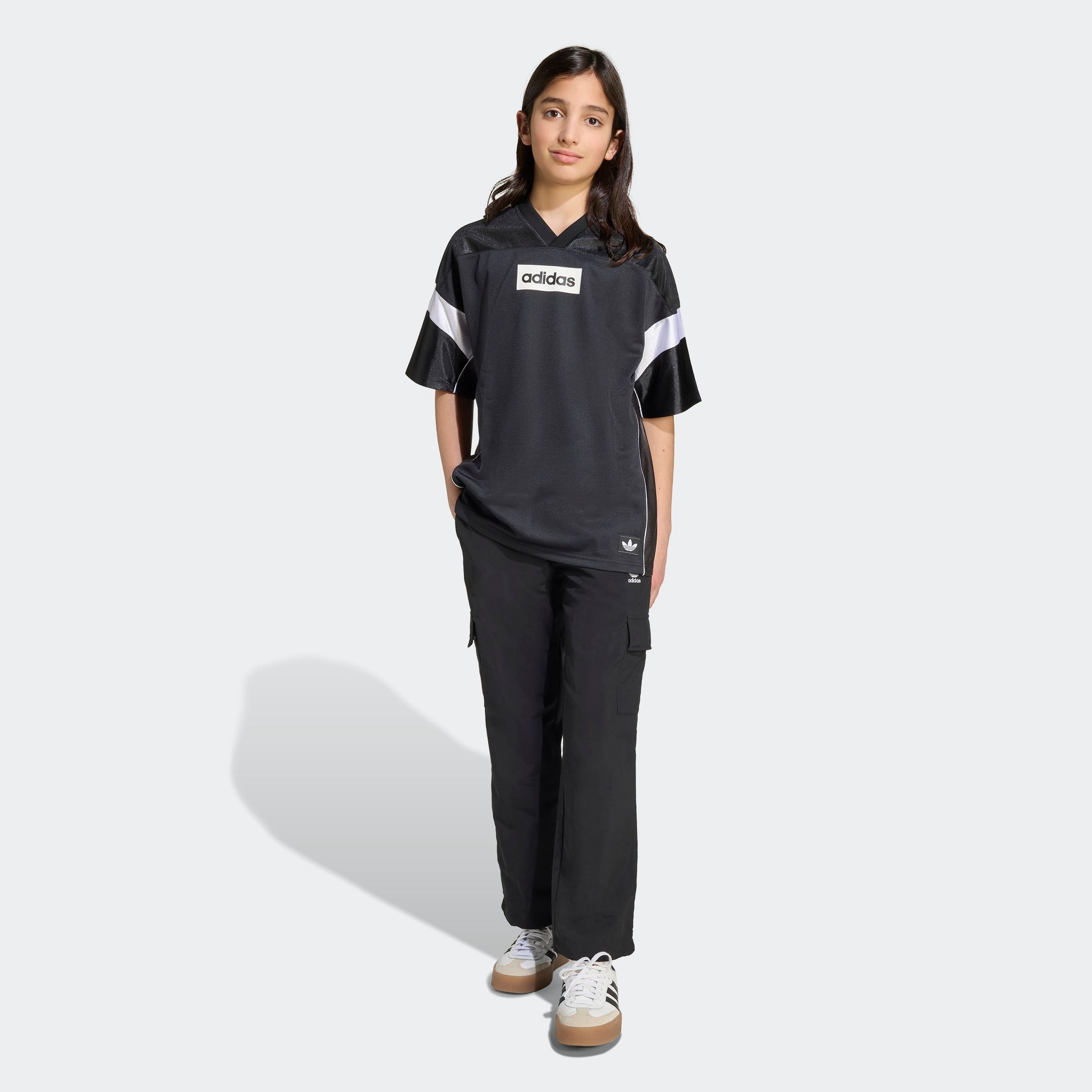 adidas Originals T-Shirt »JERSEY TEE« sportlicher Stil, V-Ausschnitt, Oversize-Passform, aus Polyester