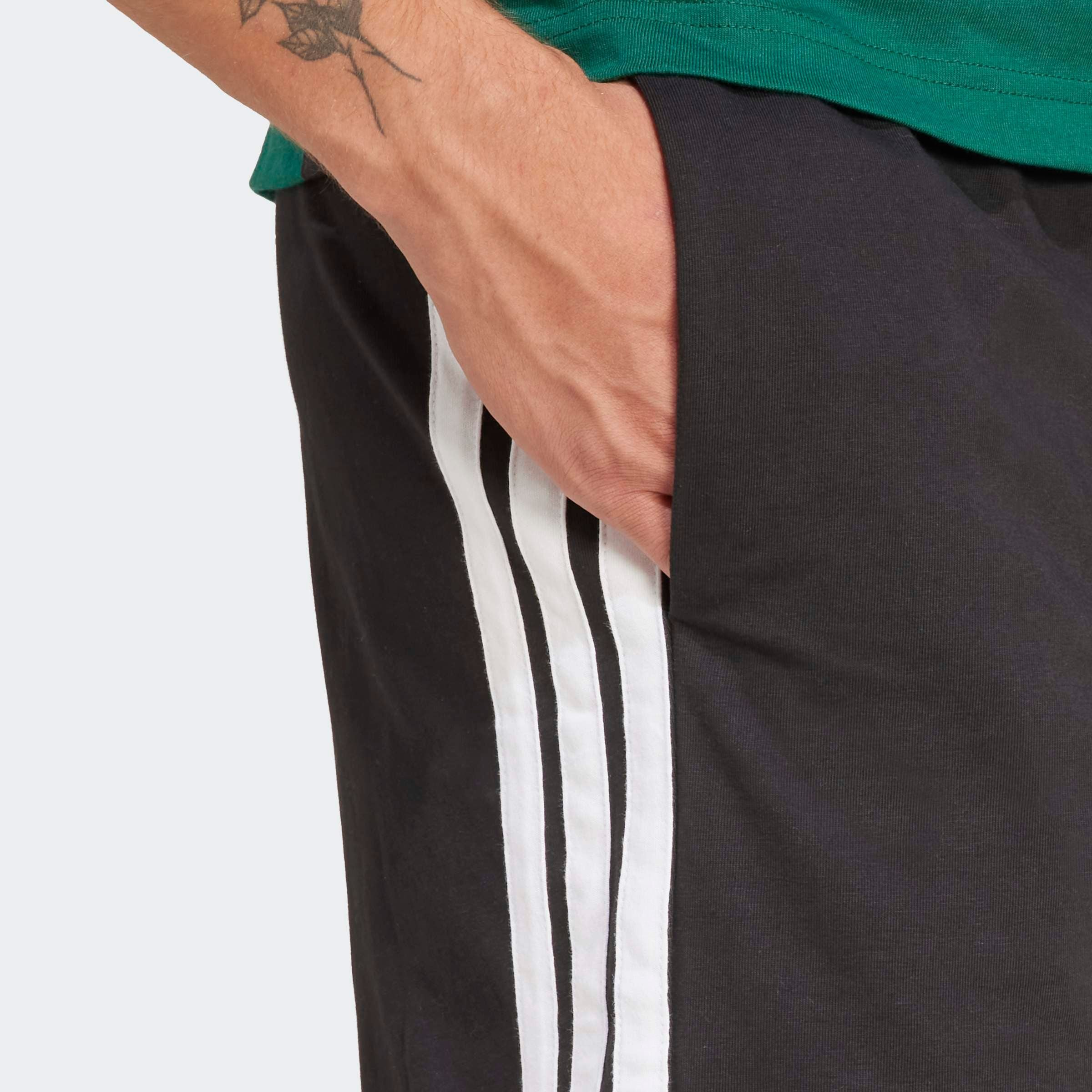 adidas Sportswear Shorts »M 3S SJ 7 SHO«  klassischer Schnitt, für Laufen und Alltag, mit Kordelverschluss
