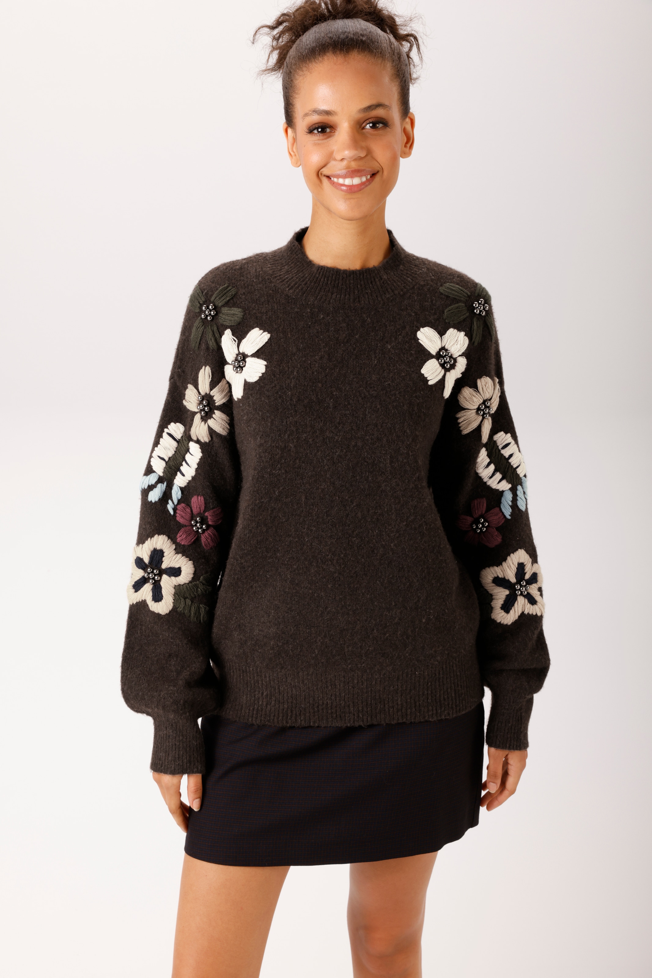Image of Aniston CASUAL Strickpullover mit handbestickten Blüten und Zierperlen - NEUE KOLLEKTION