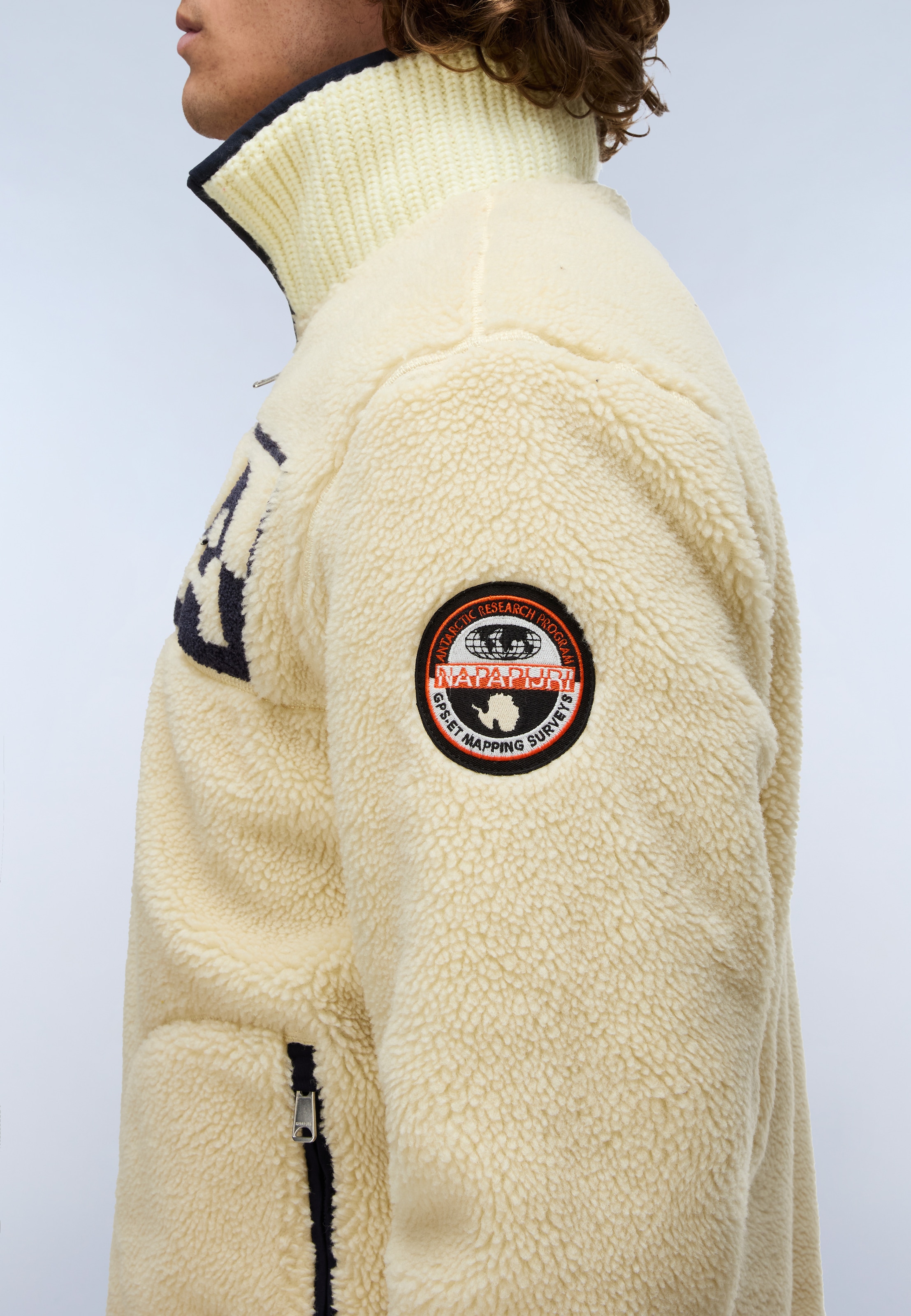 Napapijri T-shirt en polaire »T-ARCHIVE FLEECE HZ PUTTY N5E« en polyester, toucher doux, aussi en grandes tailles