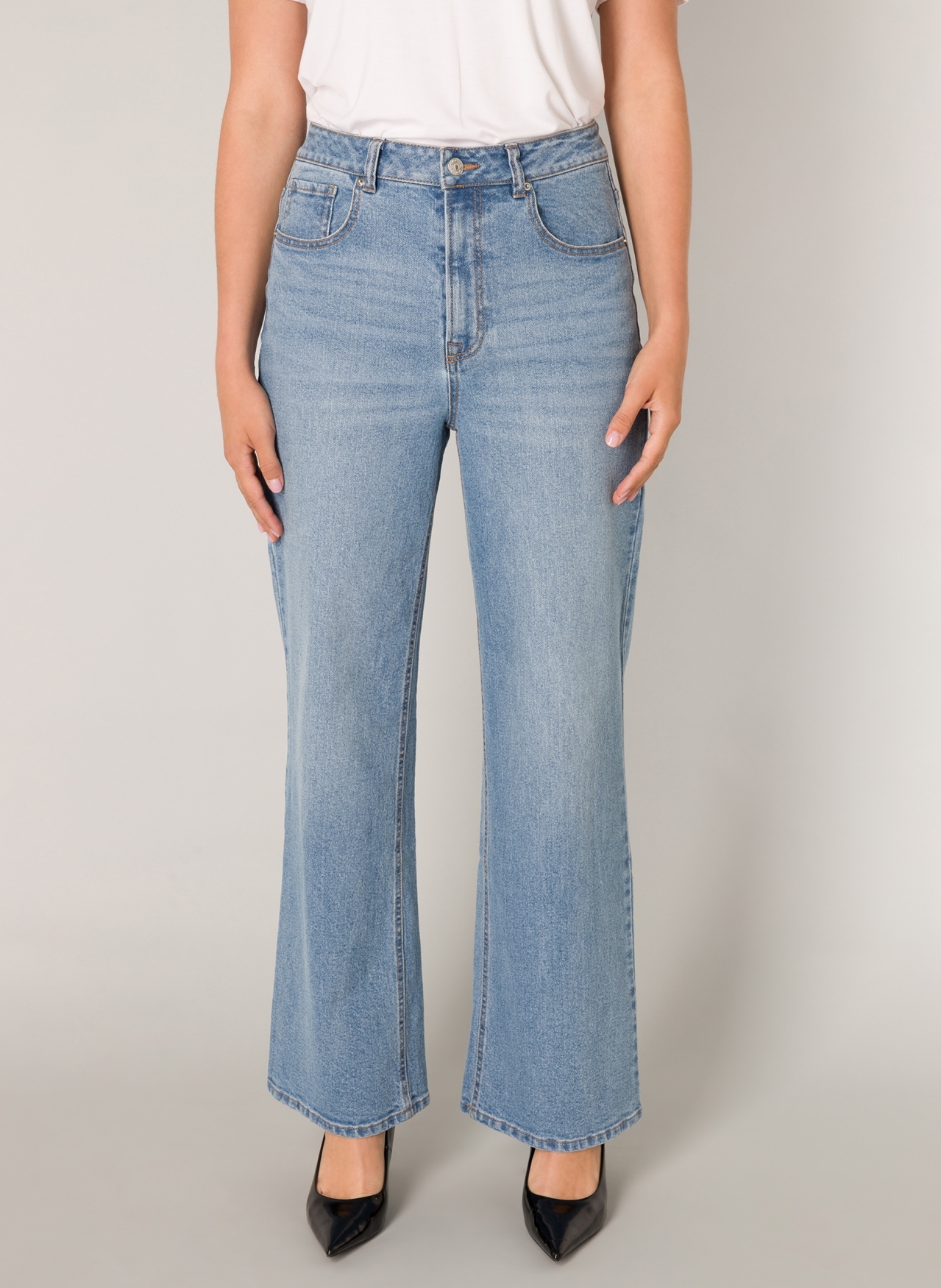 Image of Base Level Weite Jeans "Amy" mit Waschung