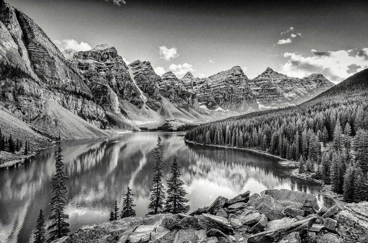 Image of Papermoon Fototapete »Moraone See Schwarz & Weiss«, Vliestapete, hochwertiger Digitaldruck, inklusive Kleister bei Ackermann Versand Schweiz