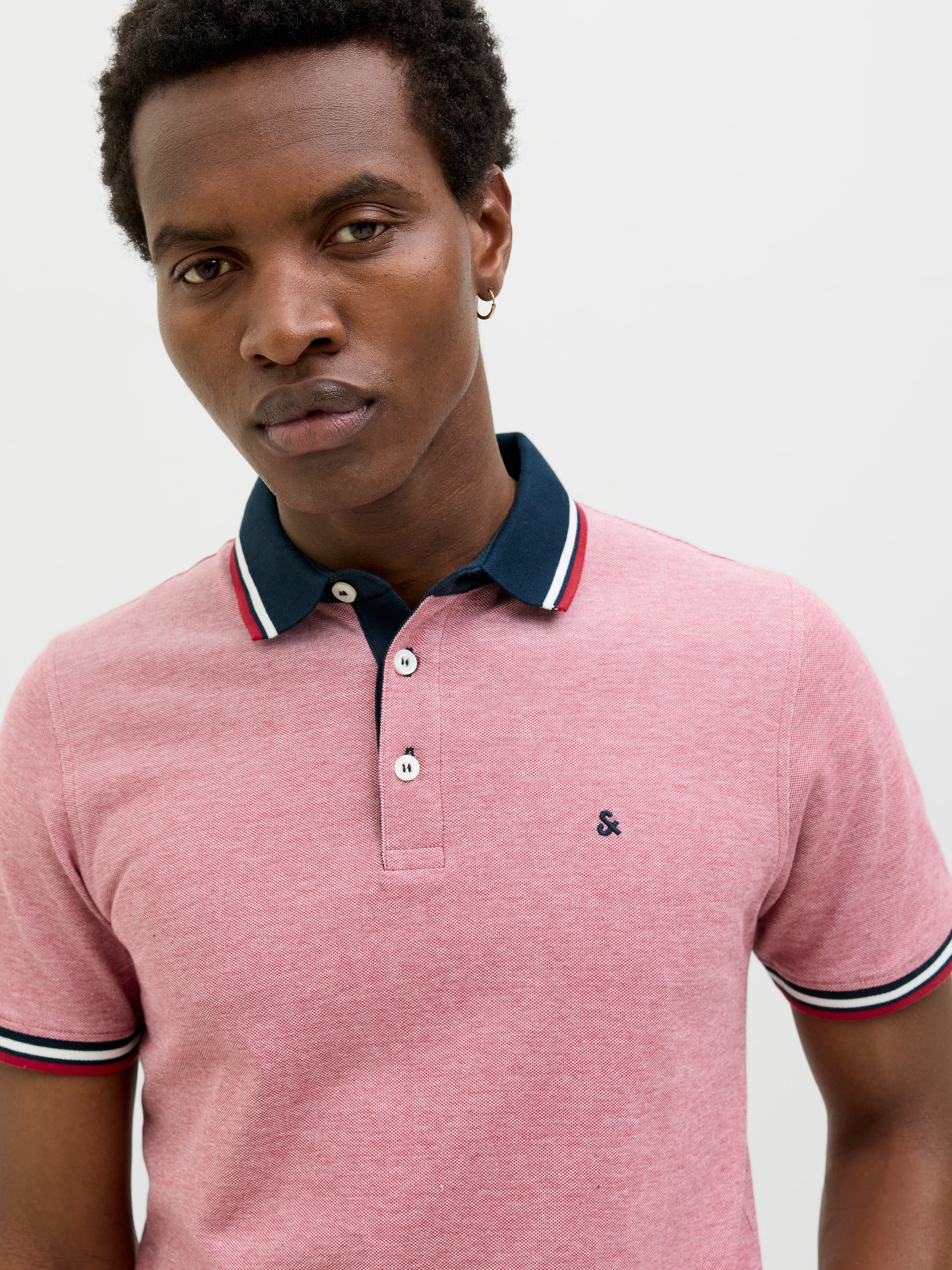 Jack & Jones Poloshirt »JJEPAULOS im Doppelpack mit Logostickerei und Komfort« Packung, 2er-Pack, 2 Stk. unifarben mit Farbeinsatz, modisch, schmal, Baumwolle, Polokragen