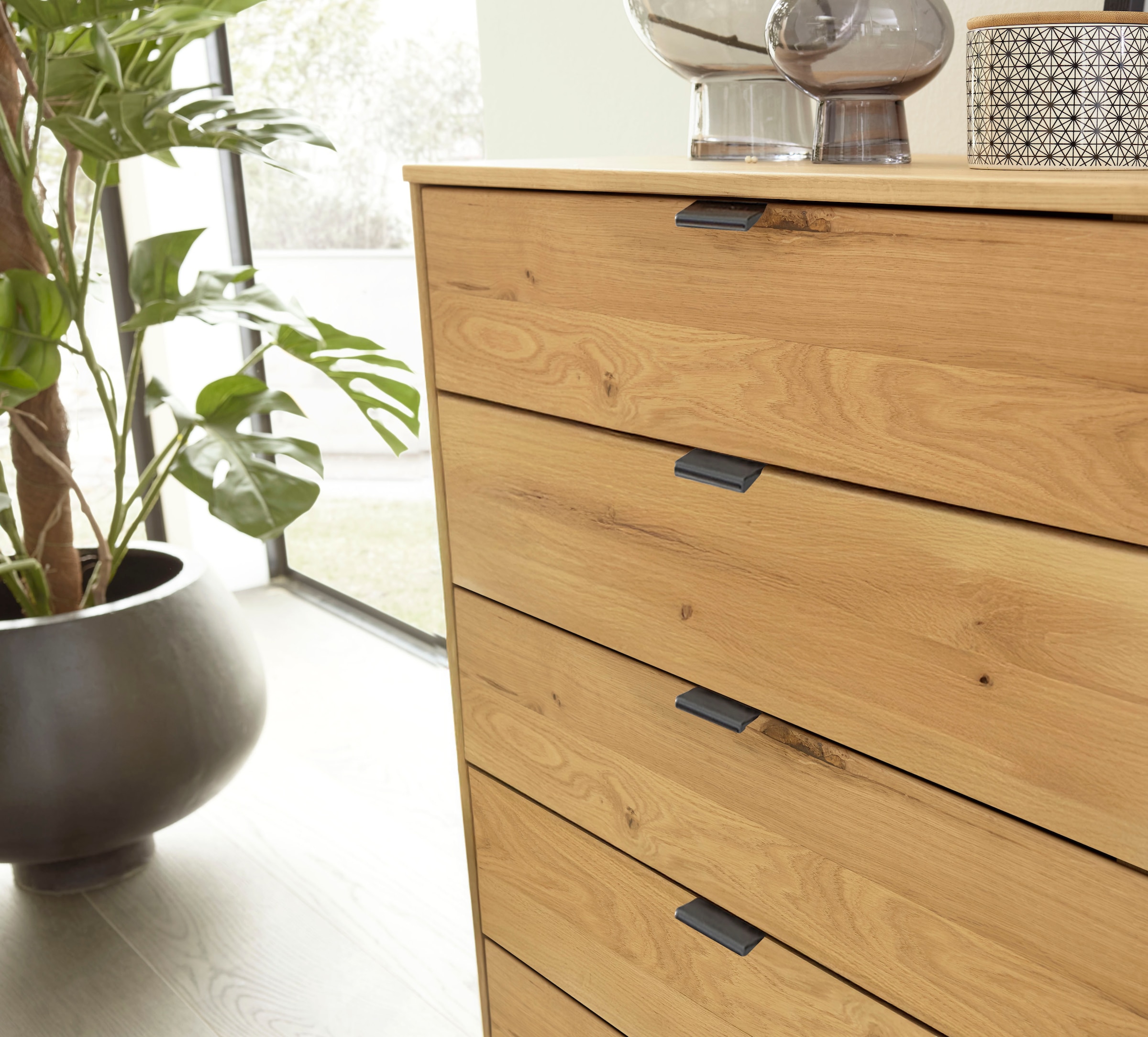 WIEMANN Schubkastenkommode »Cardiff Sideboard, Wäscheschrank, teilmassiv Bianco-Eiche, Schubladen« Glas- oder Massivholzfront, verschiedene Breiten, MADE IN GERMANY,  Schubkästen inklusive Selbsteinzug und Dämpfung