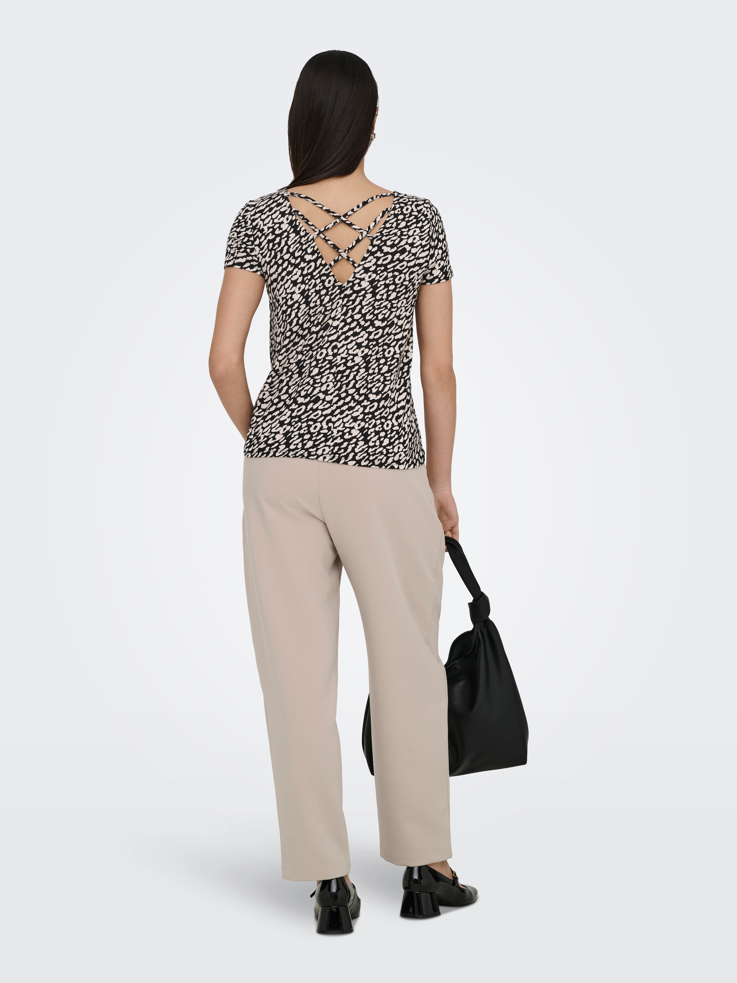 ONLY T-shirt à manches courtes »ONLBERA BACK LACE UP S/S TOP JRS NOOS«