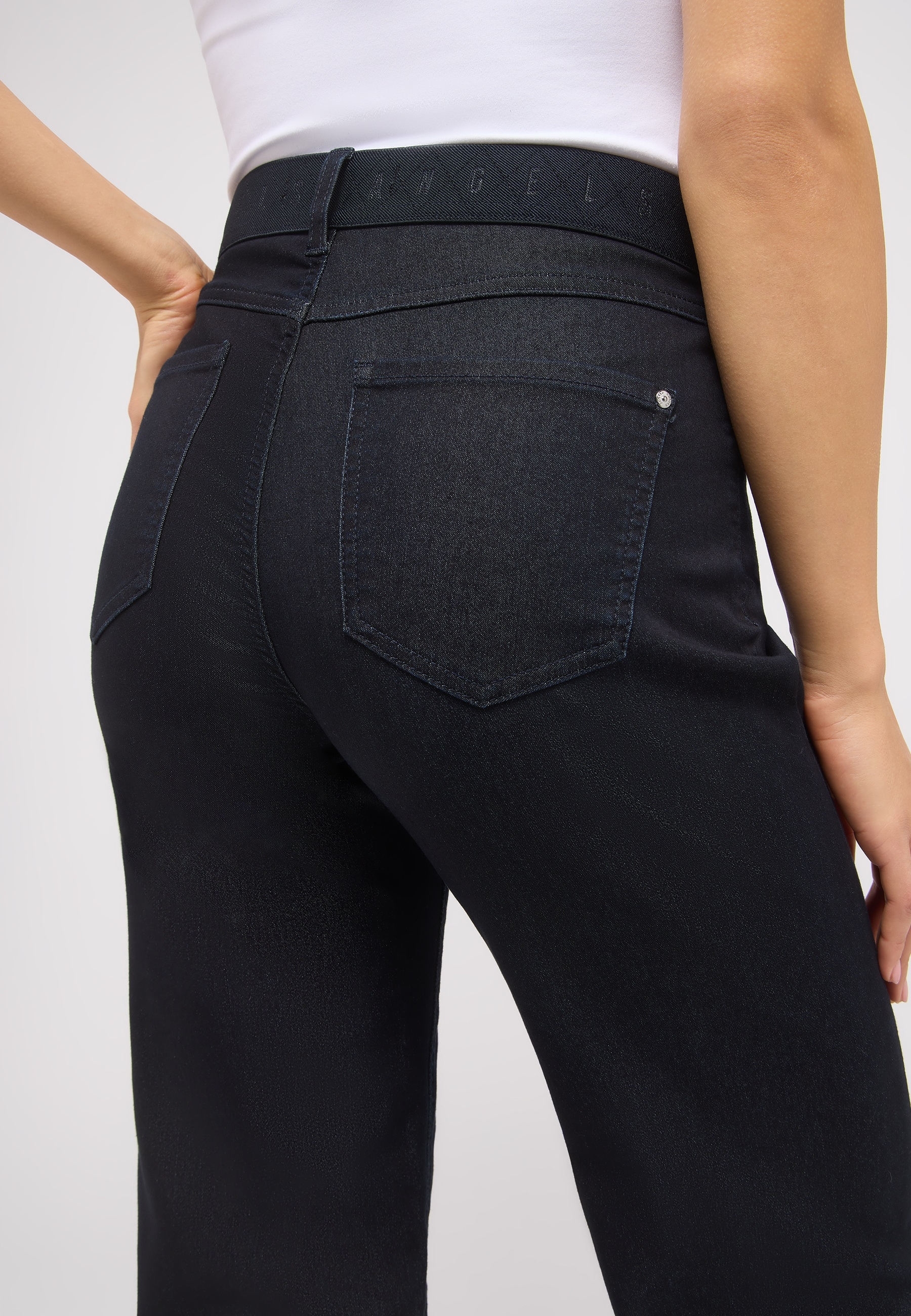 ANGELS Jeans à 5 poches »LIZ SPORTY« Coupe ample, avec une fermeture à bouton, avec fermeture éclair métallique