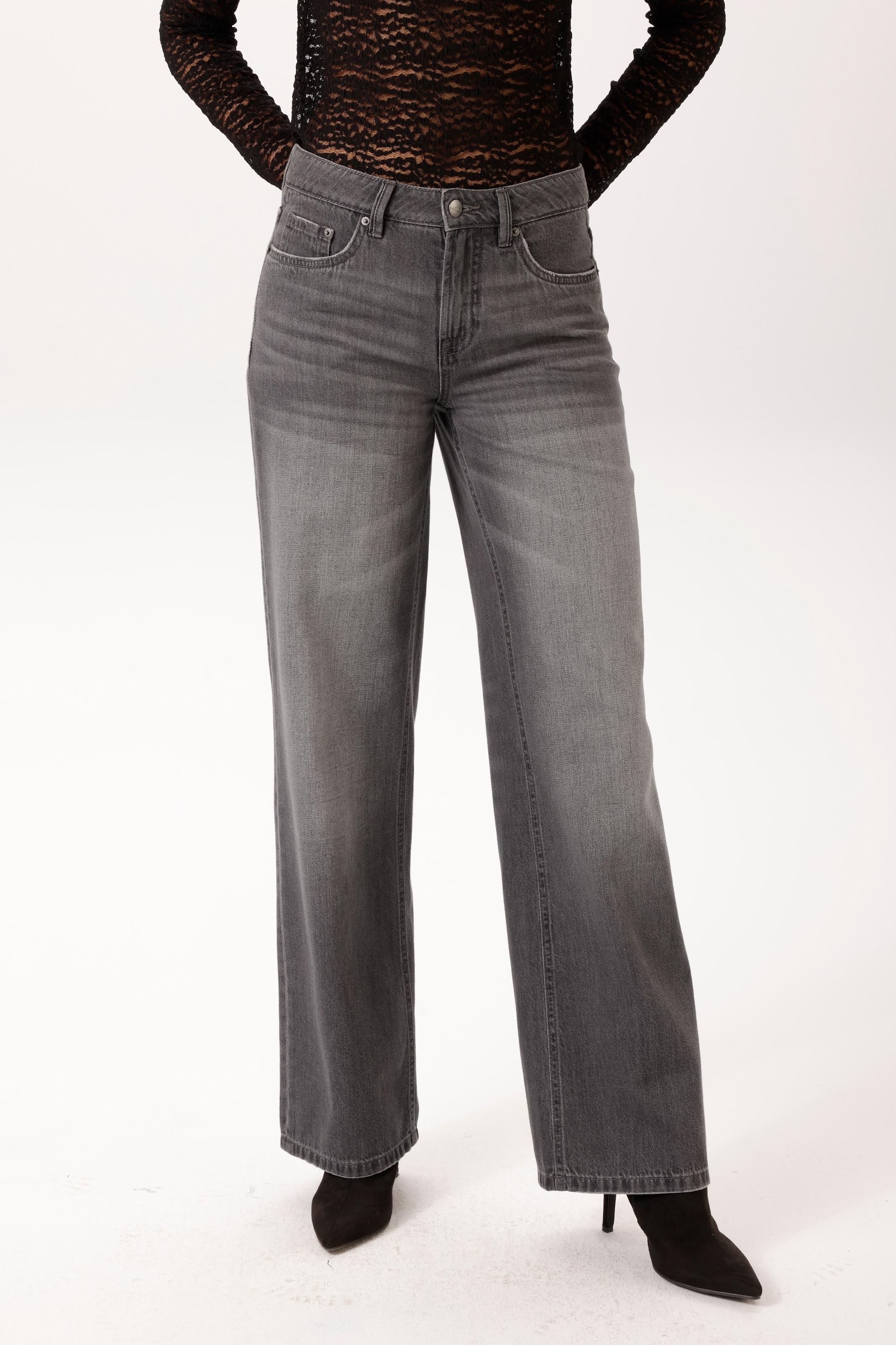 Image of Aniston CASUAL Straight-Jeans in trendiger Used-Waschung - NEUE KOLLEKTION