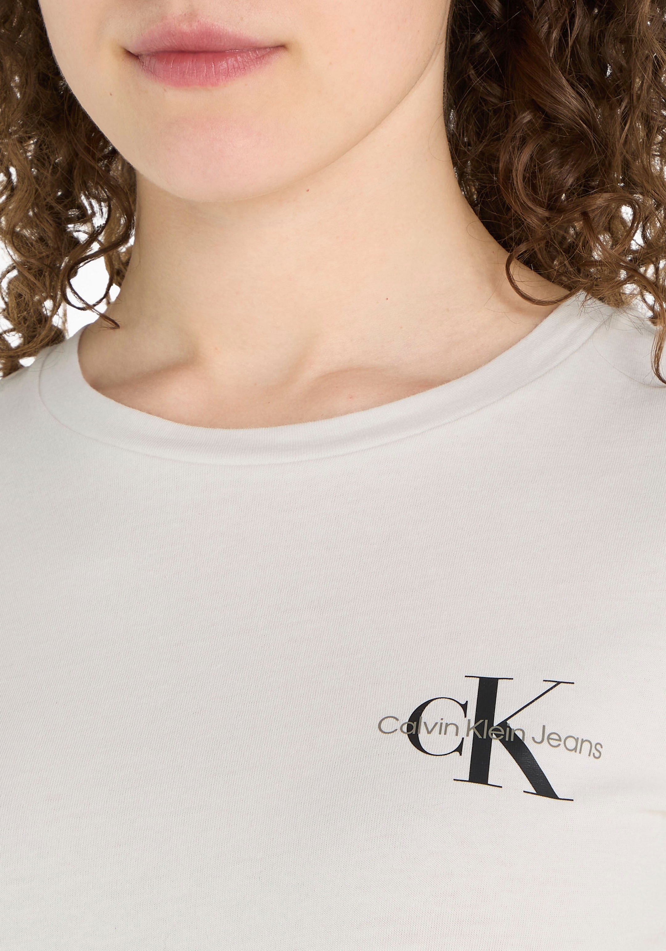 ♕ Calvin Klein versandkostenfrei (Packung, der TEE«, 2er-Pack), »2-PACK Brust auf Klein Jeans Rundhalsshirt MONOLOGO Calvin Logoprint auf tlg., mit Jeans SLIM 2