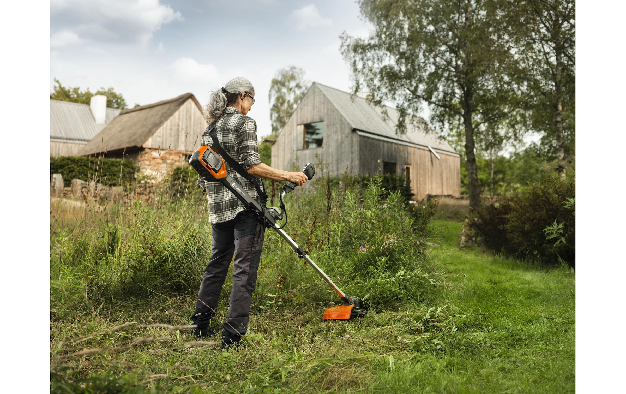 Husqvarna Akku-Rasentrimmer »220iR 36 V« Akku-Rasentrimmer mit Teleskopschaft und bürstenlosem Motor