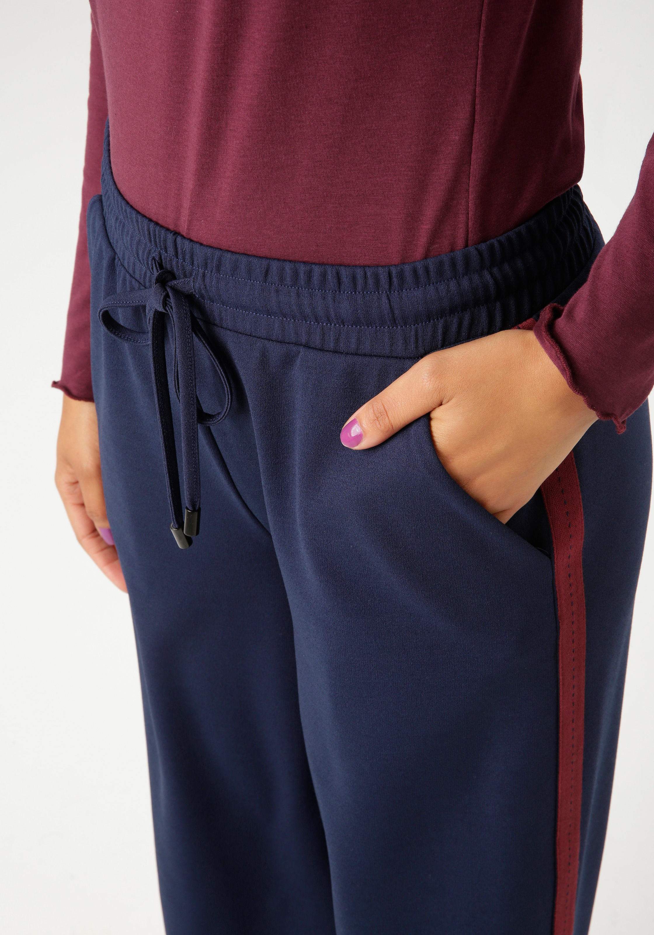 Aniston CASUAL Schlupfhose, mit trendigem Tape entlang der Seitennähte - NEUE KOLLEKTION