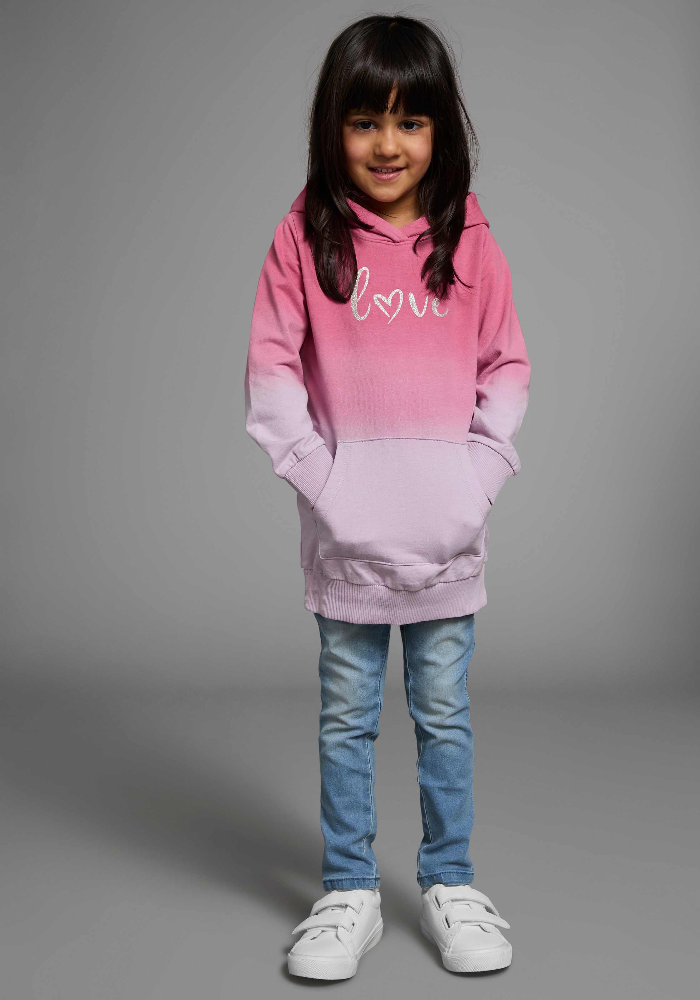 KIDSWORLD Kapuzensweatshirt », Longsweatshirt mit LOVE print«, Langarm, po-bedeckend, mit Glitzerdruck, aus Baumwolle
