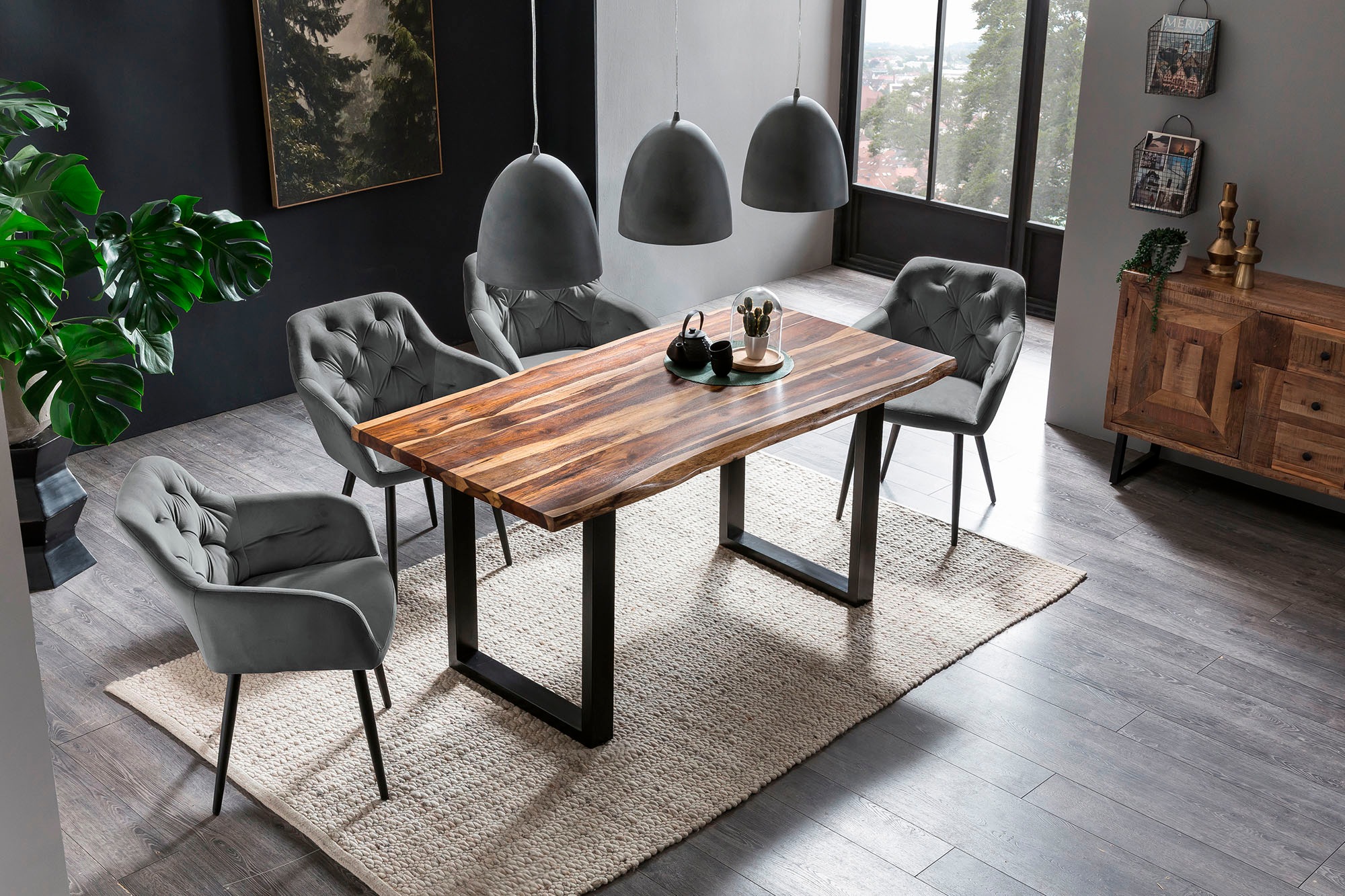 SalesFever Esszimmerstuhl "Coventry Komfortabler Polstertuhl im eleganten Stil" () Stilvoll mit eleganter Knopfheftung