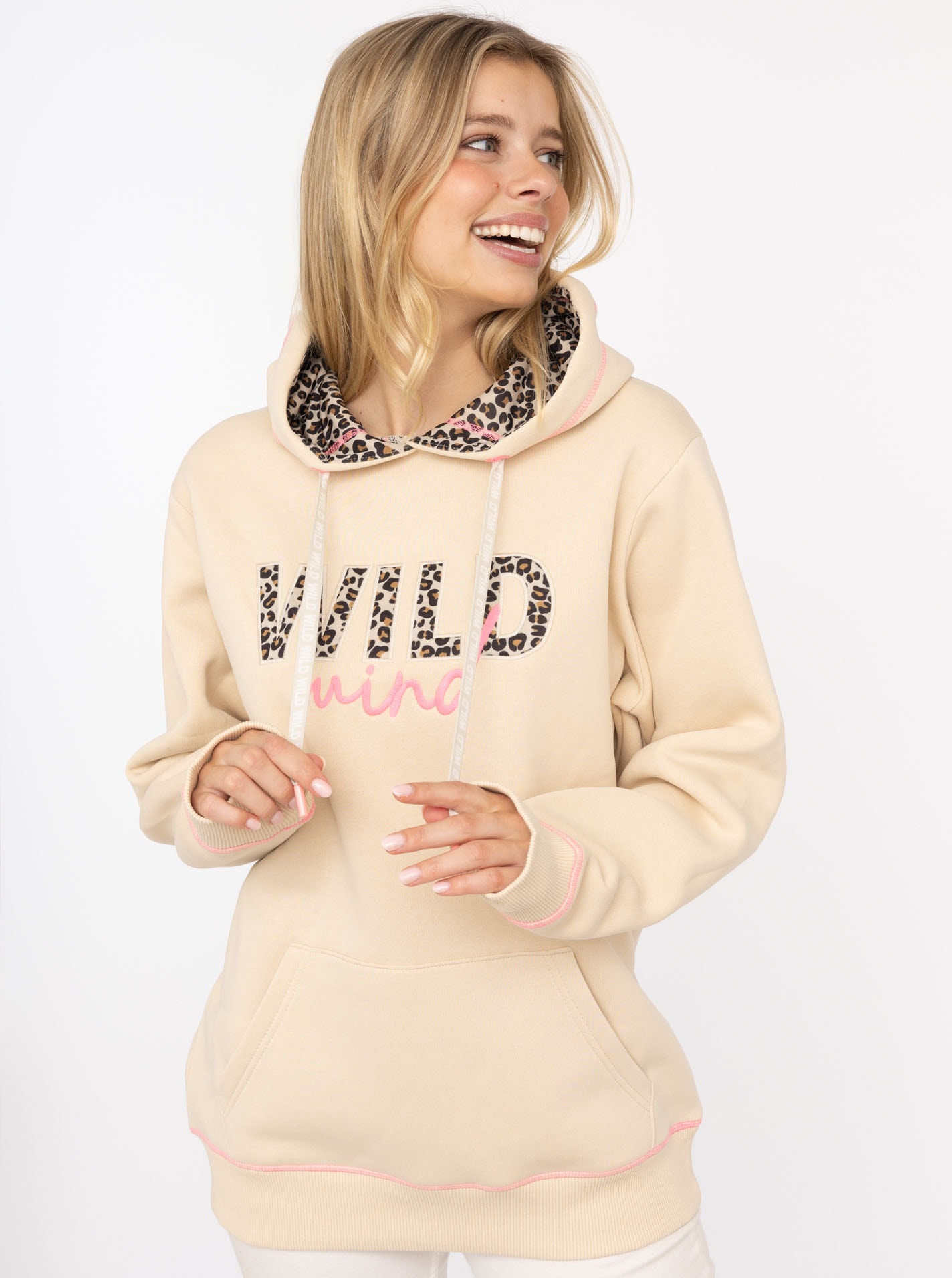 Image of Zwillingsherz Hoodie ""Wild Mind"", Stickerei, bedruckte Kordel, Kängurutasche, Rippbündchen