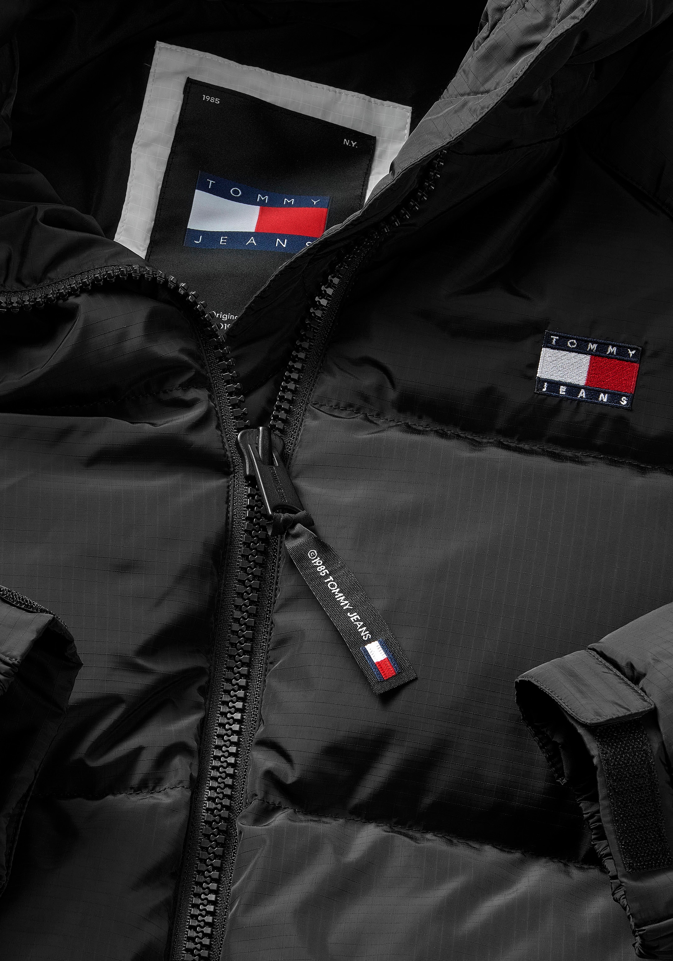 Tommy Jeans Steppjacke »TJW ALASKA PUFFER EXT« mit Kapuze mit Logostickereien
