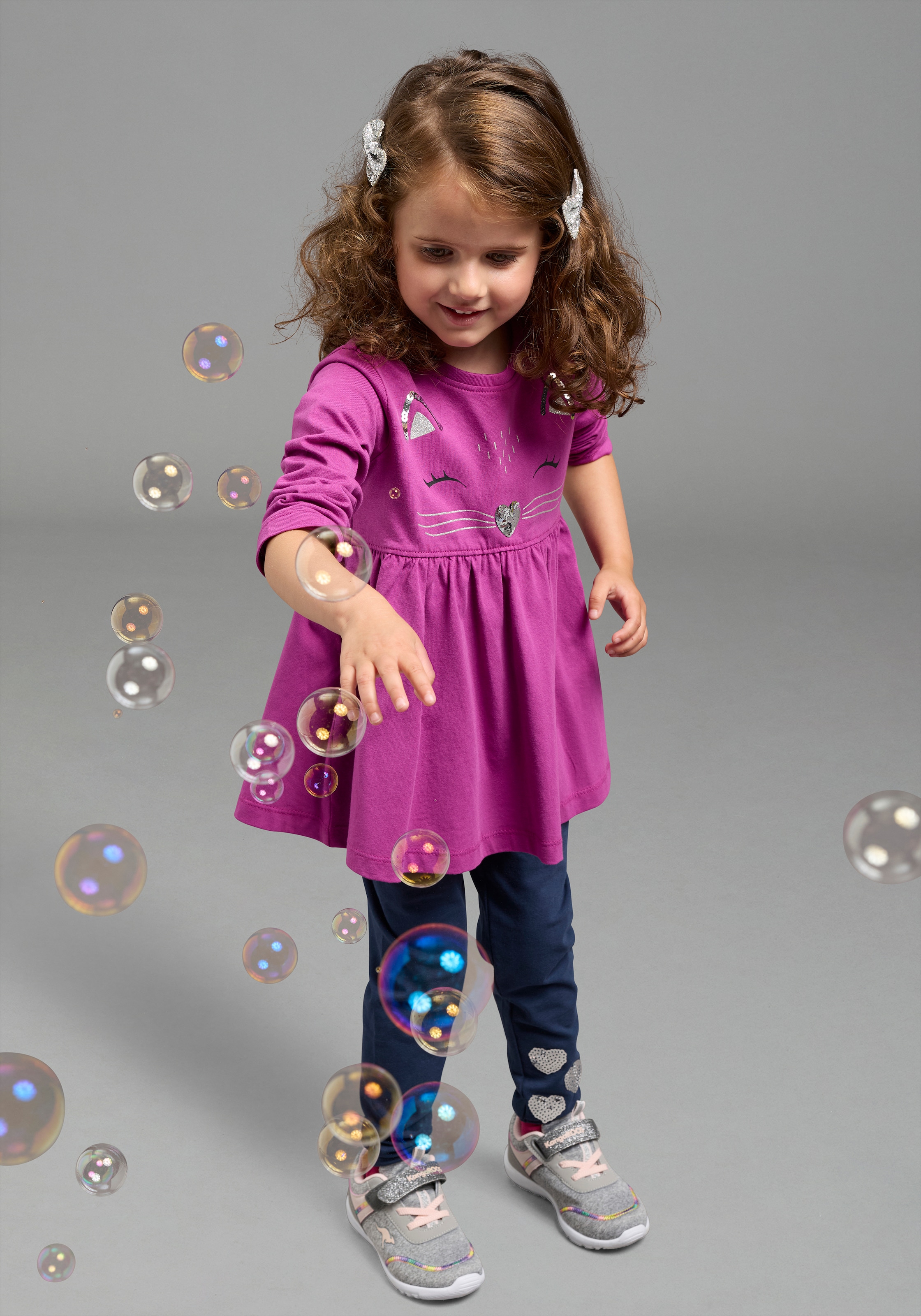 KIDSWORLD T-shirt à manches longues & leggings »2tlg. Set Shirt + Leggings mit schöner Paillettenapplikation« Ensemble, 2, 2 tenue adorable pour petites filles