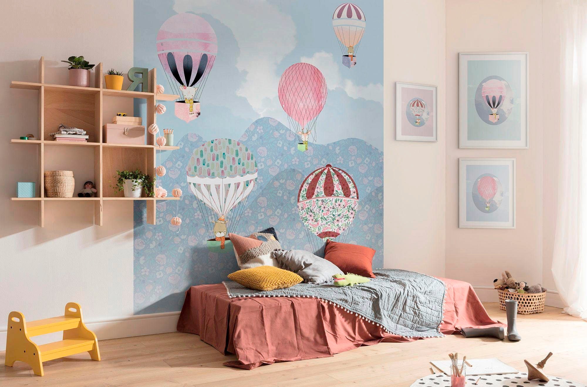 Komar Poster Blue«, St.), Wohnzimmer »Happy Figuren, Schlafzimmer, Balloon kaufen Kinderzimmer, (1