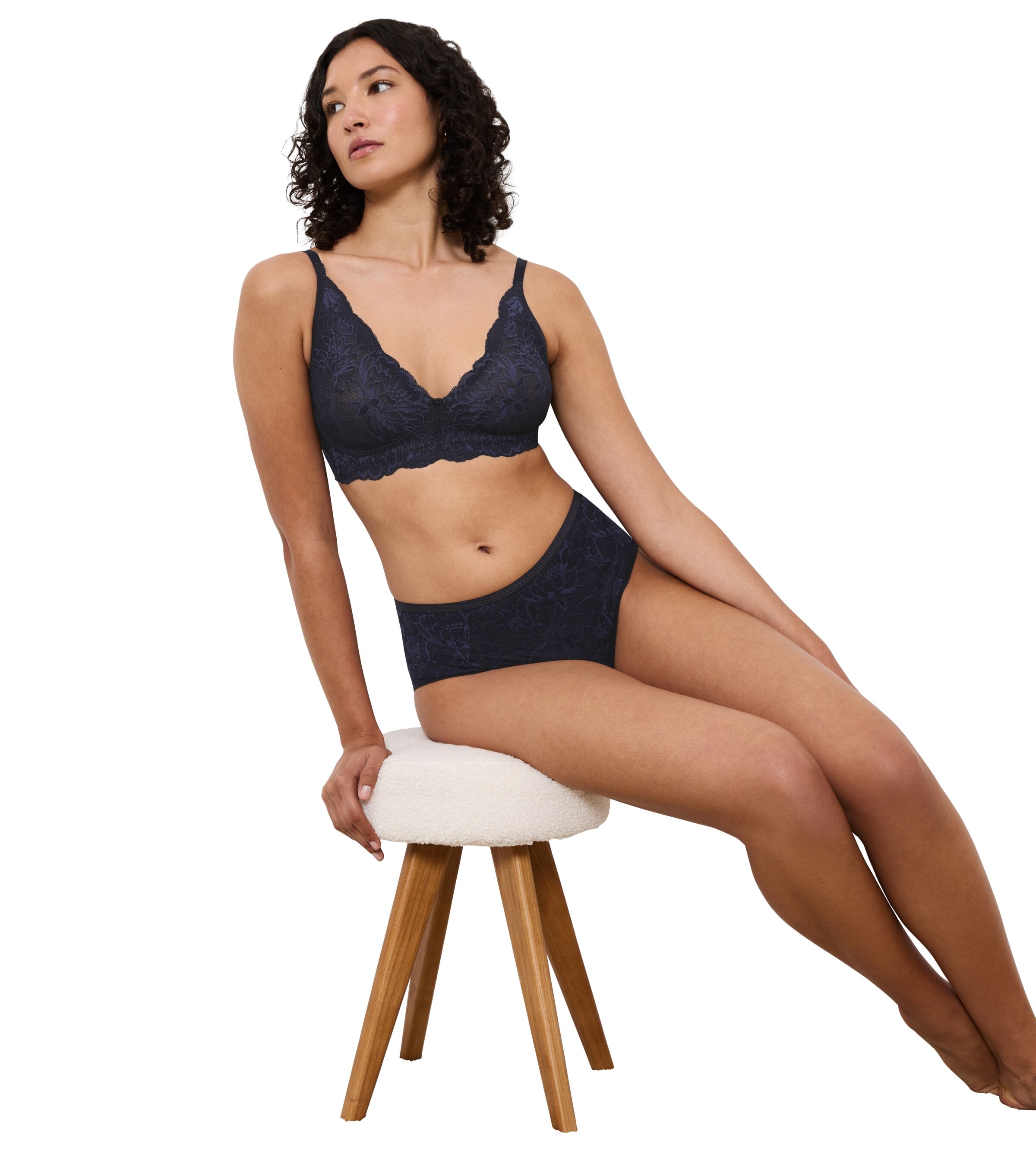 Triumph Bügelloser BH »Amourette Charm T«, Stretch-Spitze, leicht, weich, tiefer V-Ausschnitt