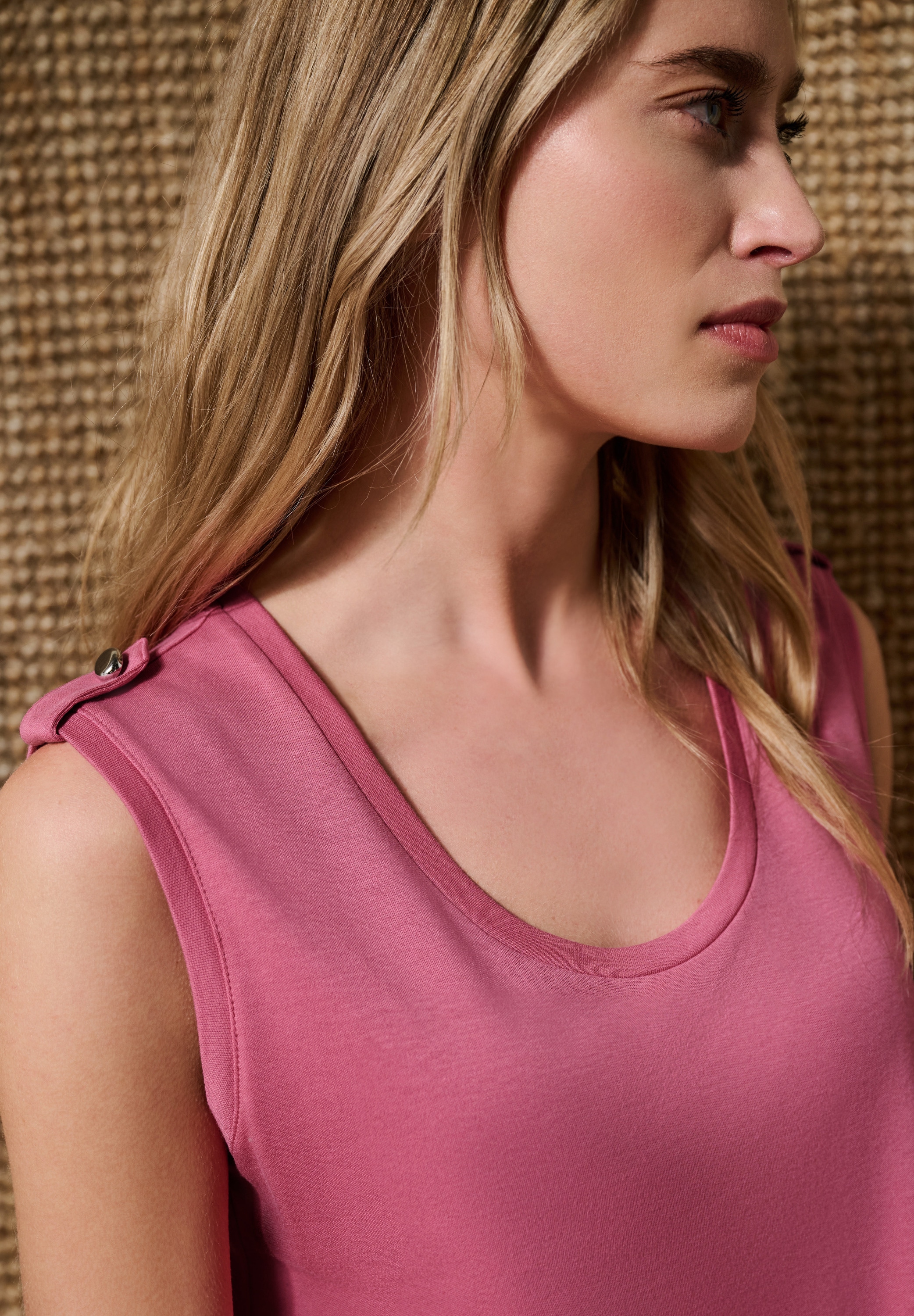 STREET ONE Shirttop Sommertop mit V-Neck und Knopfdetail